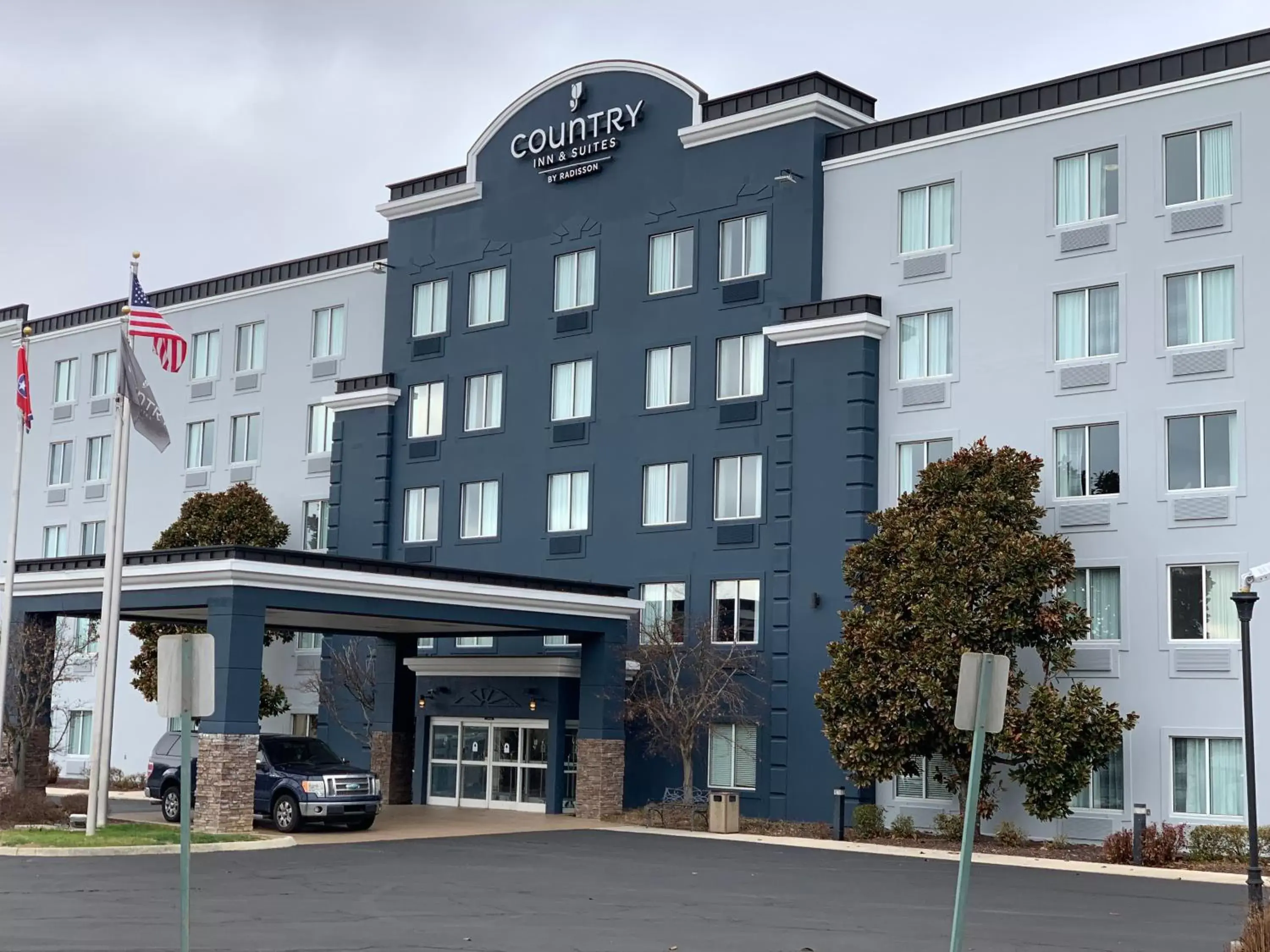 Property Building in Country Inn & Suites by Radisson, Cookeville, TN