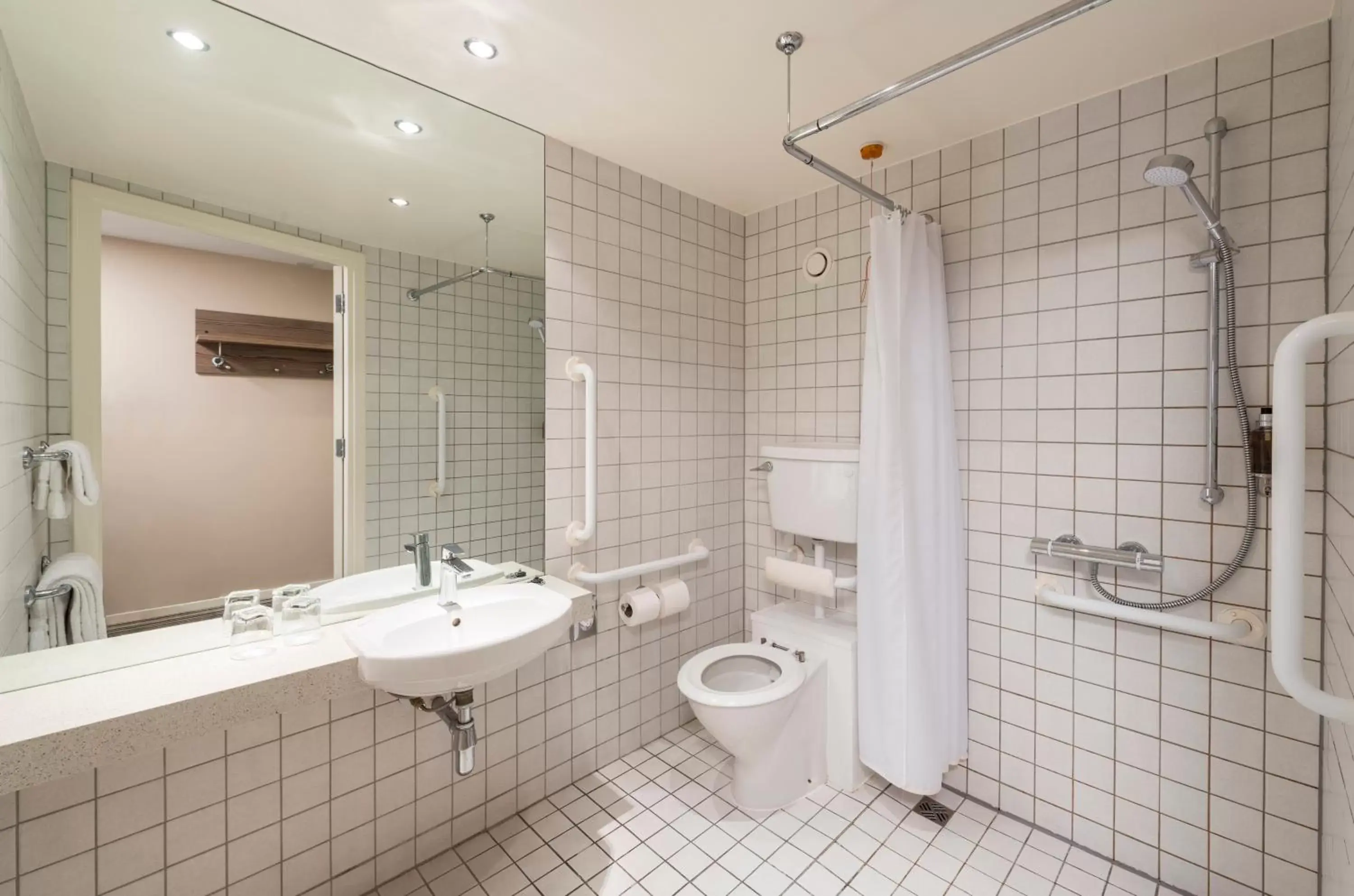 Bathroom in Holiday Inn York City Centre, an IHG Hotel