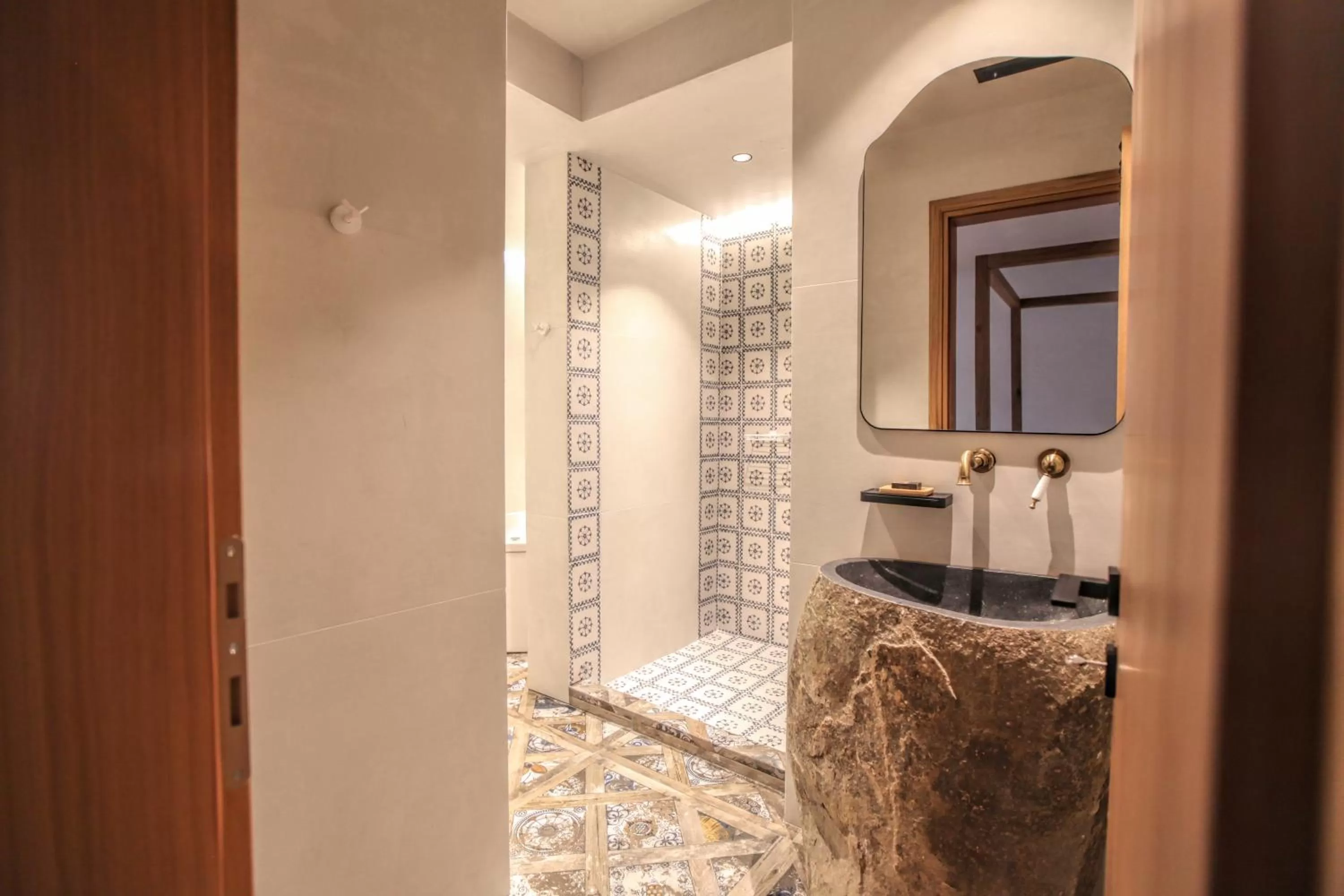 Shower, Bathroom in Meteora Heaven and Earth Kastraki premium suites