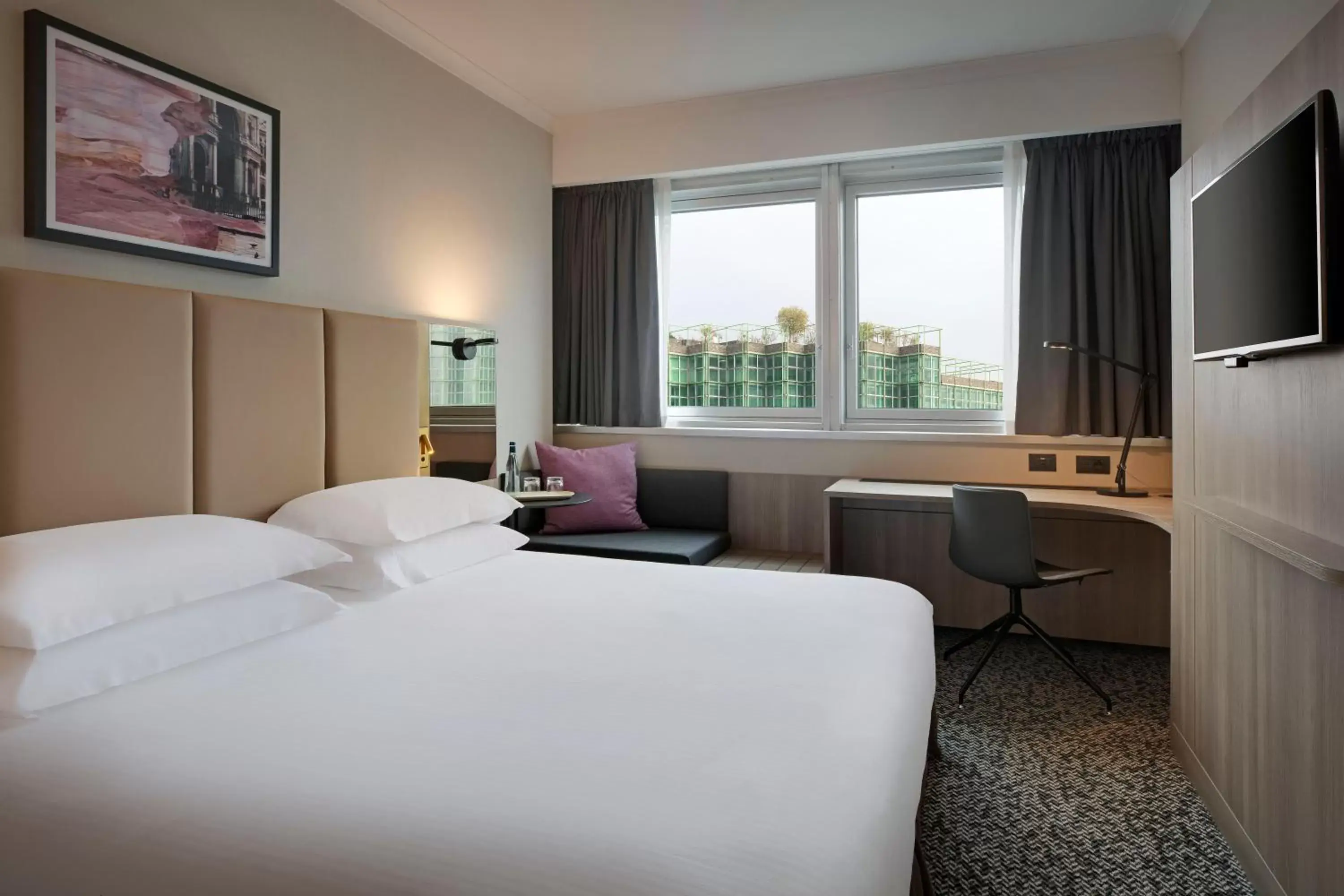 Photo of the whole room, Bed in Crowne Plaza Milan Linate, an IHG Hotel