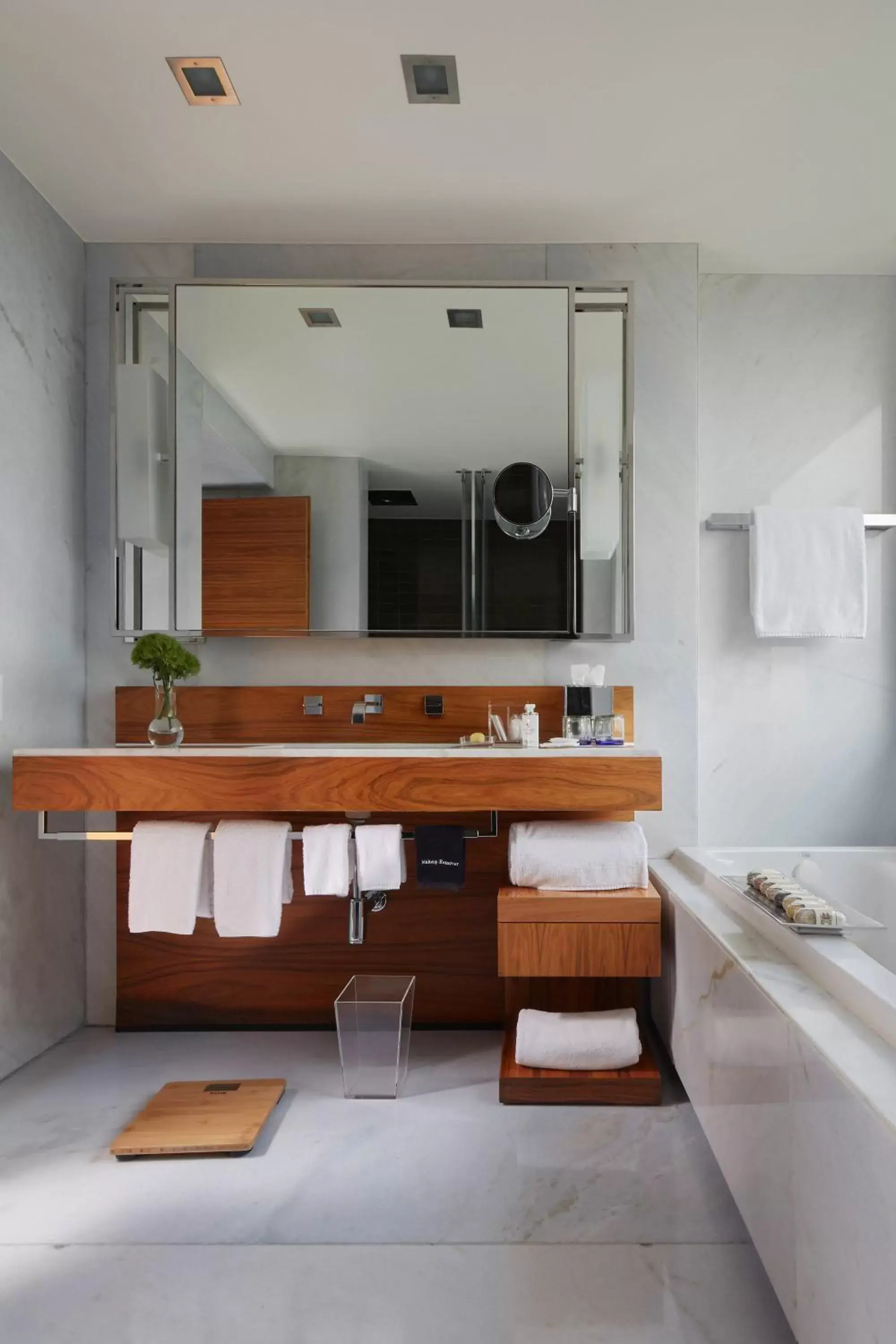 Bathroom, Kitchen/Kitchenette in Las Alcobas, a Luxury Collection Hotel, Mexico City