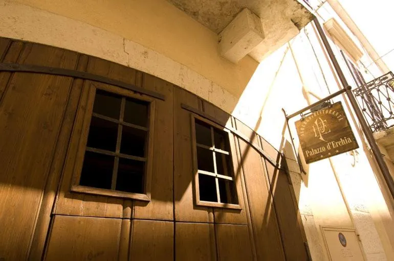 Decorative detail in Hotel Palazzo D'Erchia