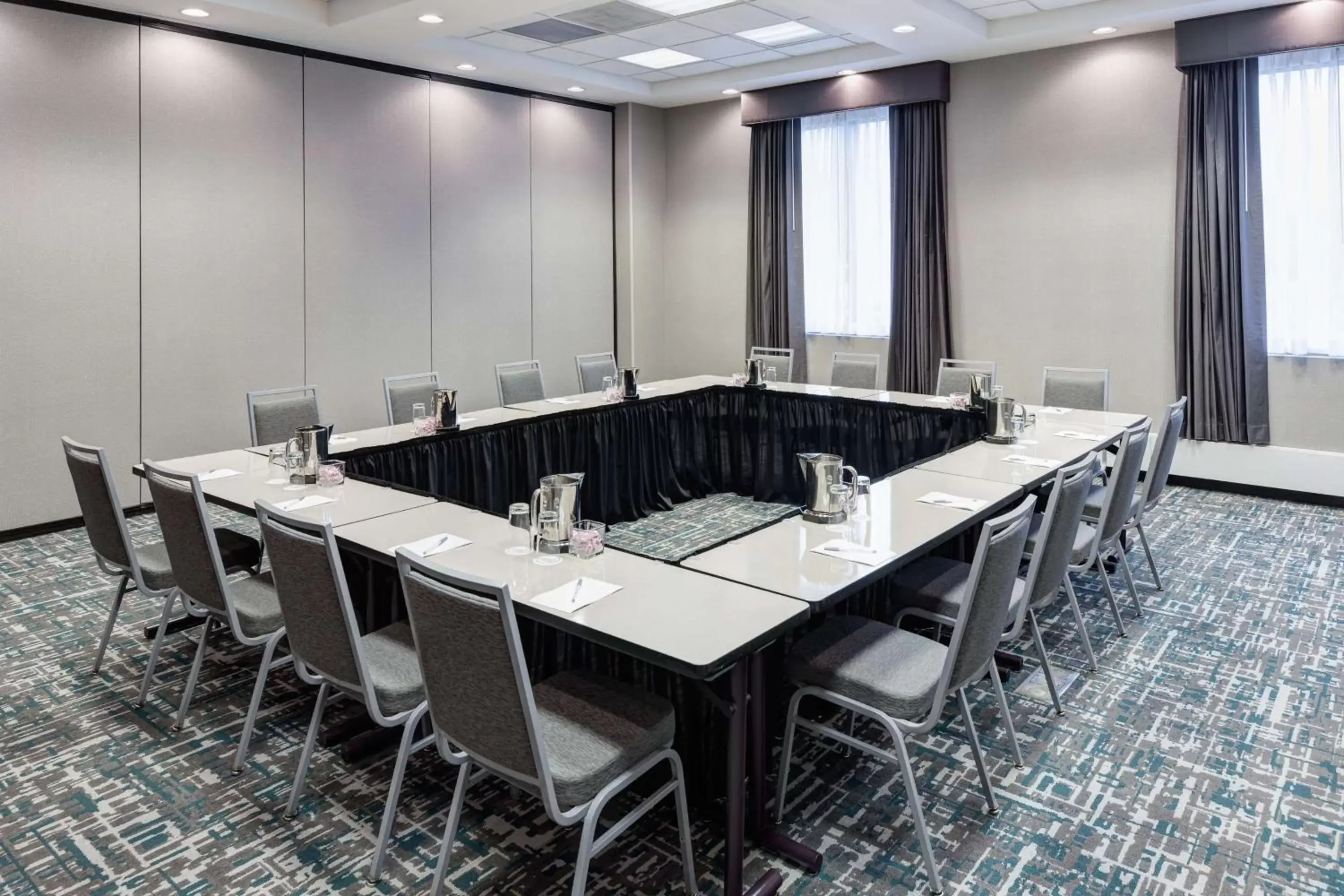 Meeting/conference room in Hampton Inn & Suites Chicago North Shore