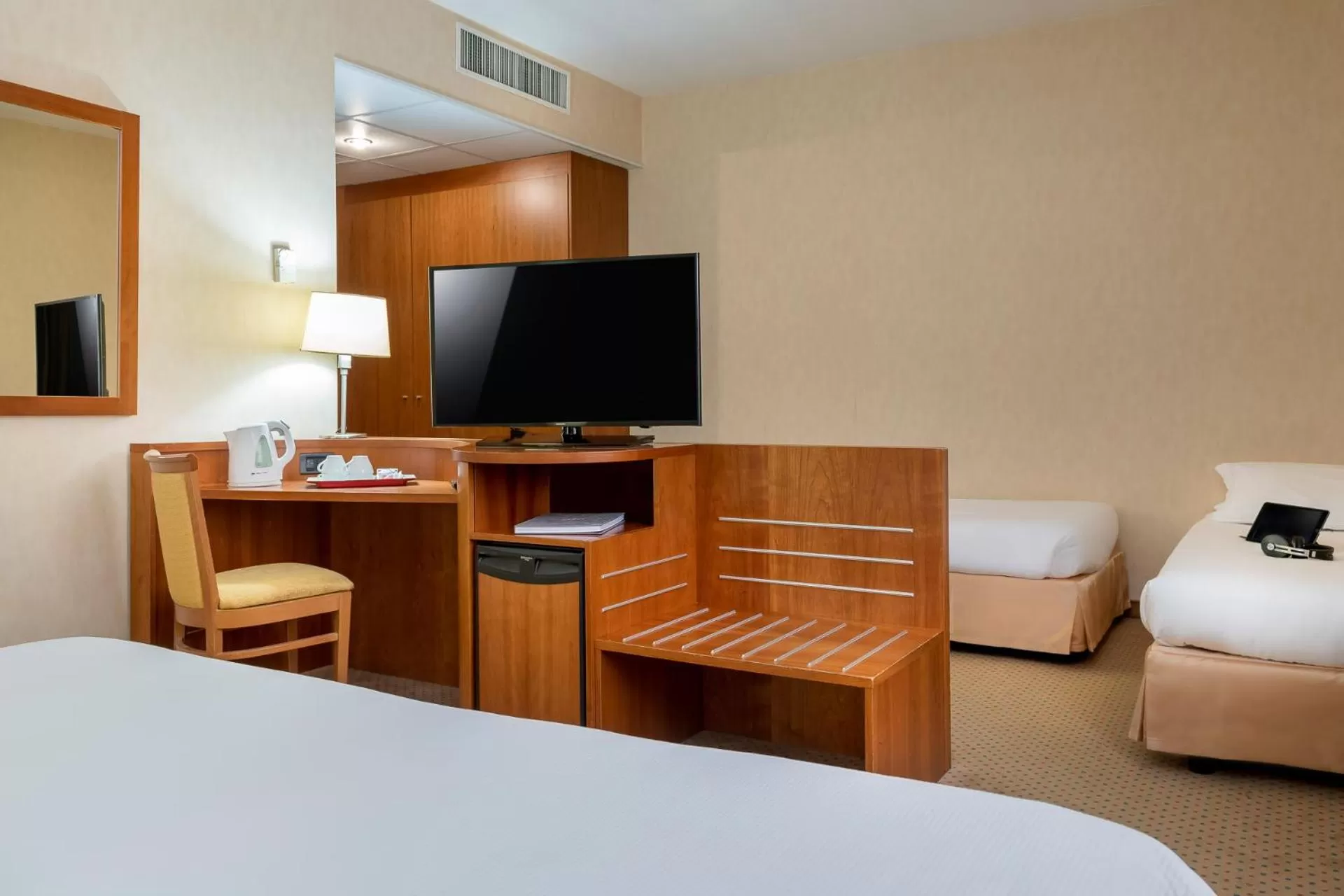 Bed in Best Western Cavalieri Della Corona