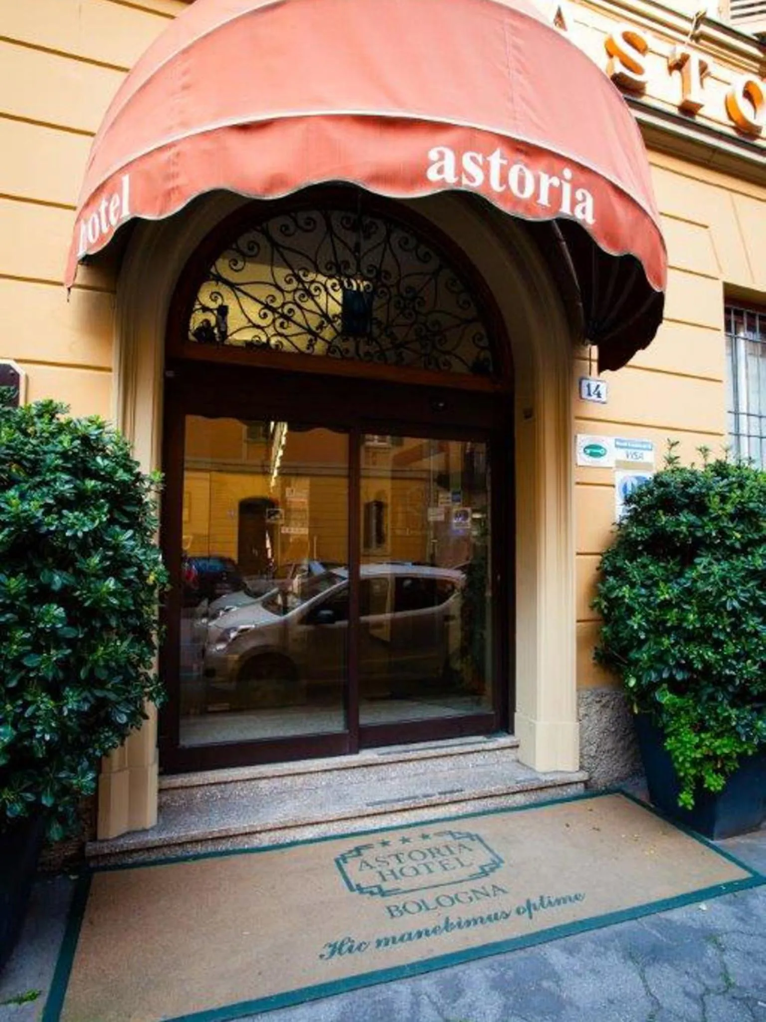 Facade/entrance in Hotel Astoria