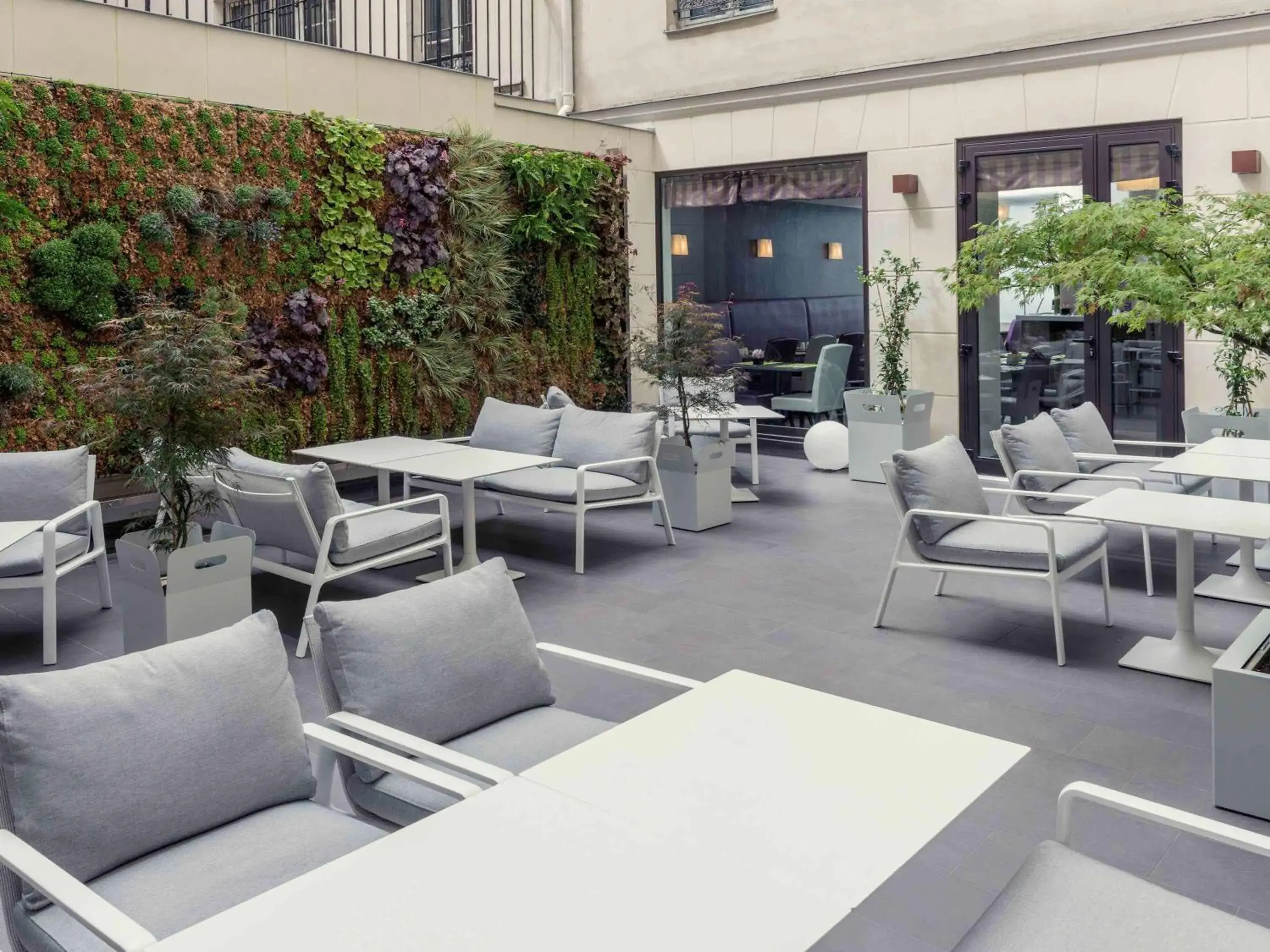 Restaurant/places to eat in Mercure Paris Opera Garnier
