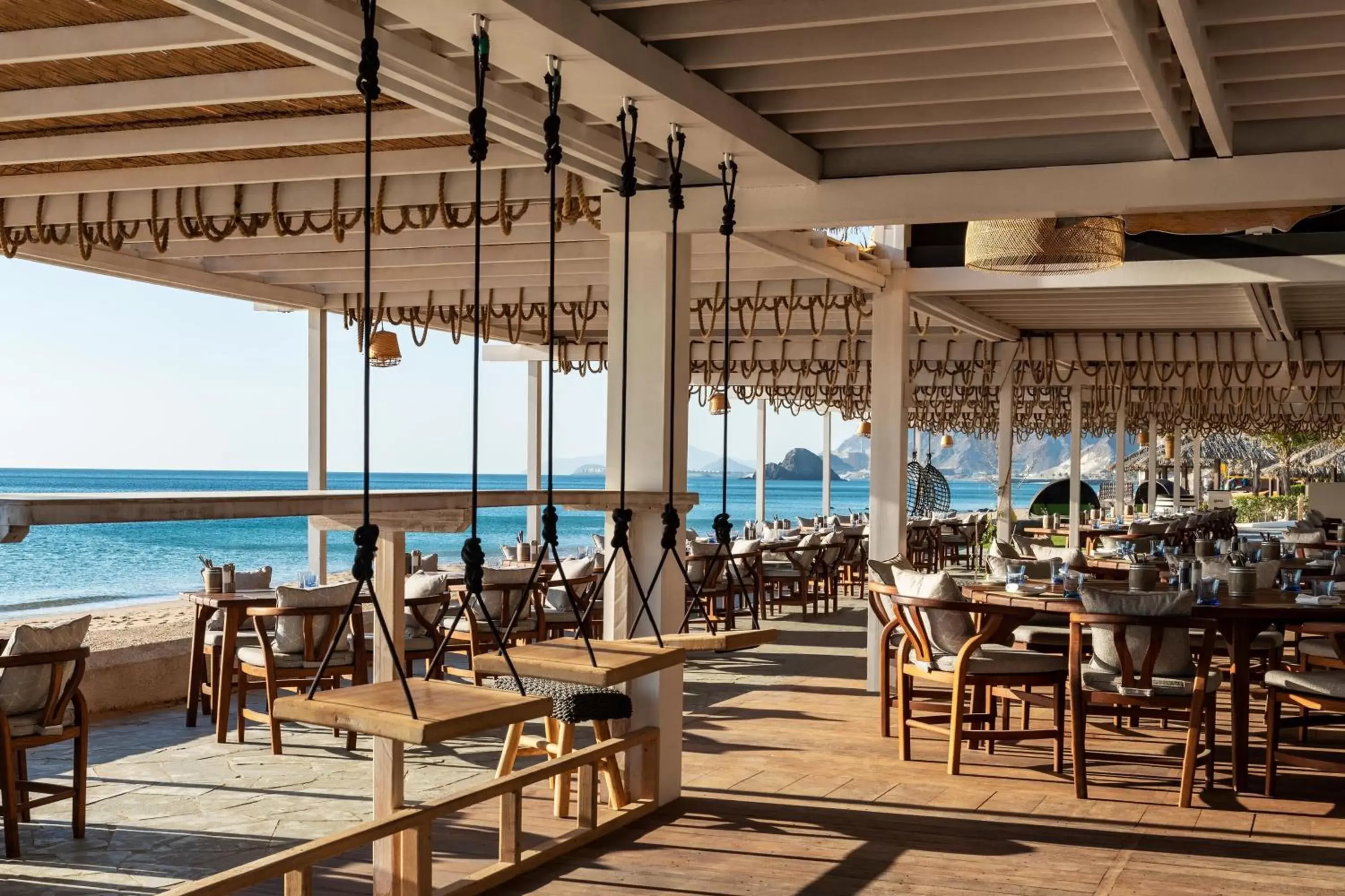 Restaurant/Places to Eat in Le Meridien Al Aqah Beach Resort