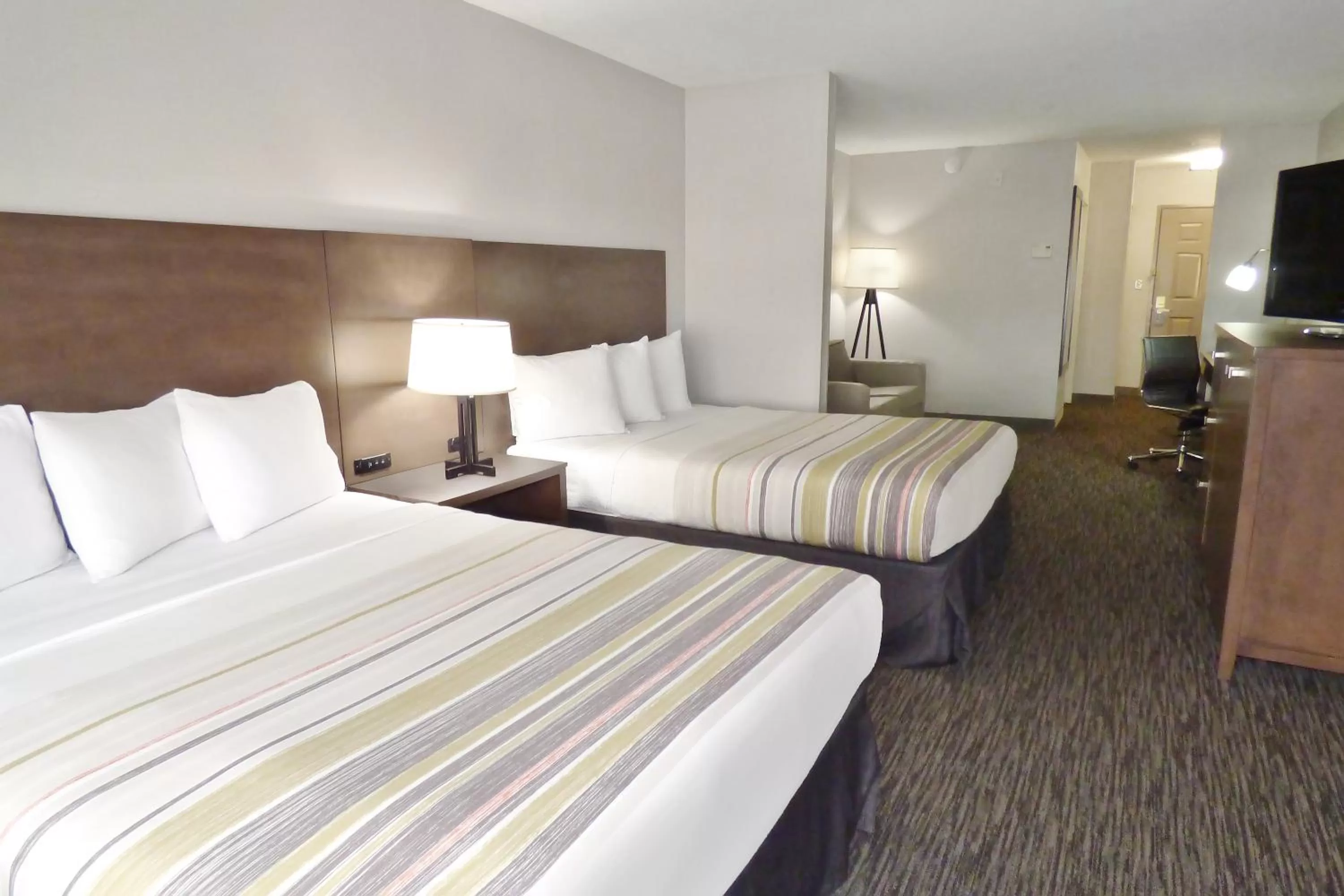 Bed in Country Inn & Suites by Radisson, Tampa-Brandon, FL