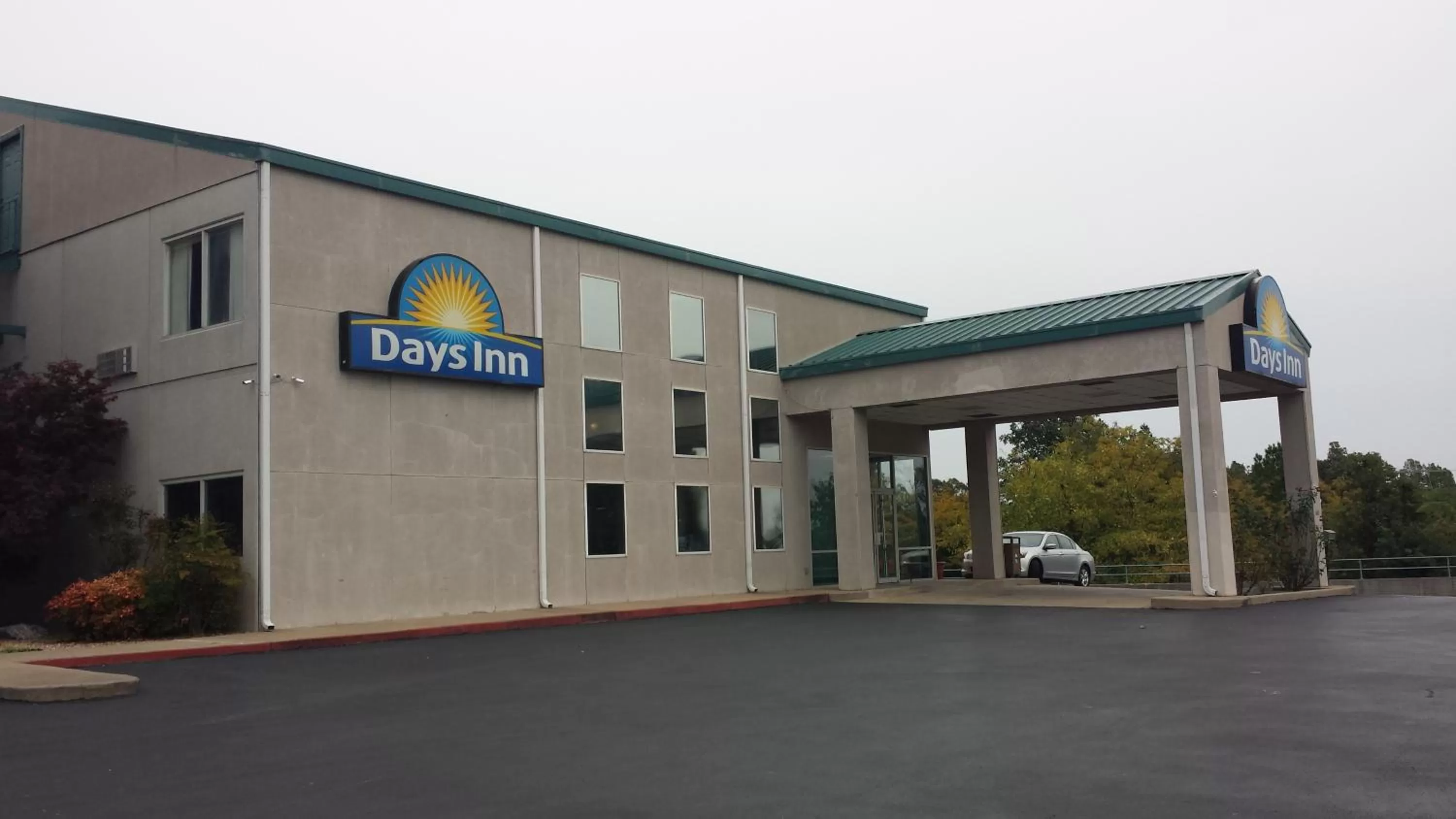 Property building in Days Inn by Wyndham Harrison