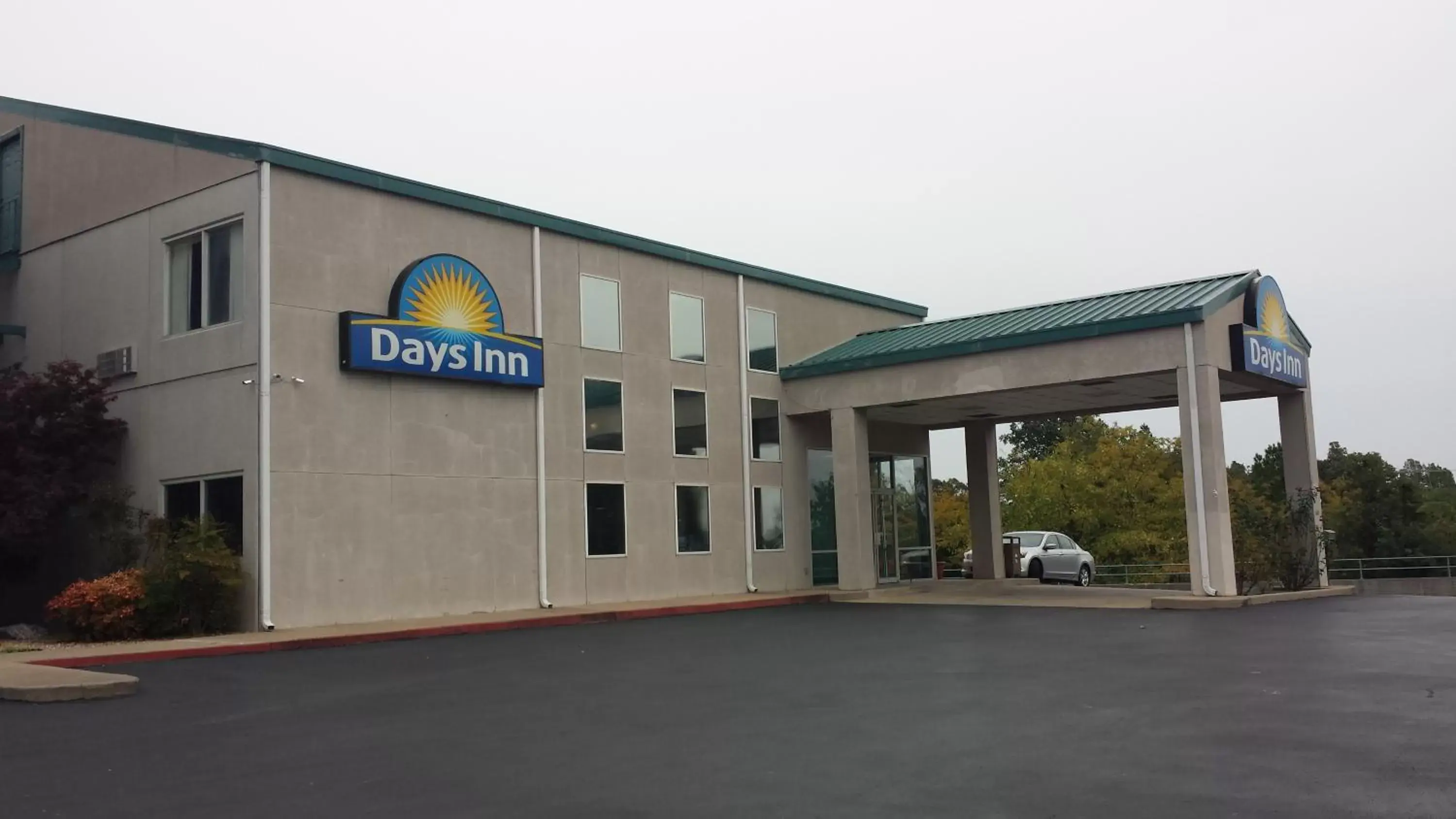 Property Building in Days Inn by Wyndham Harrison