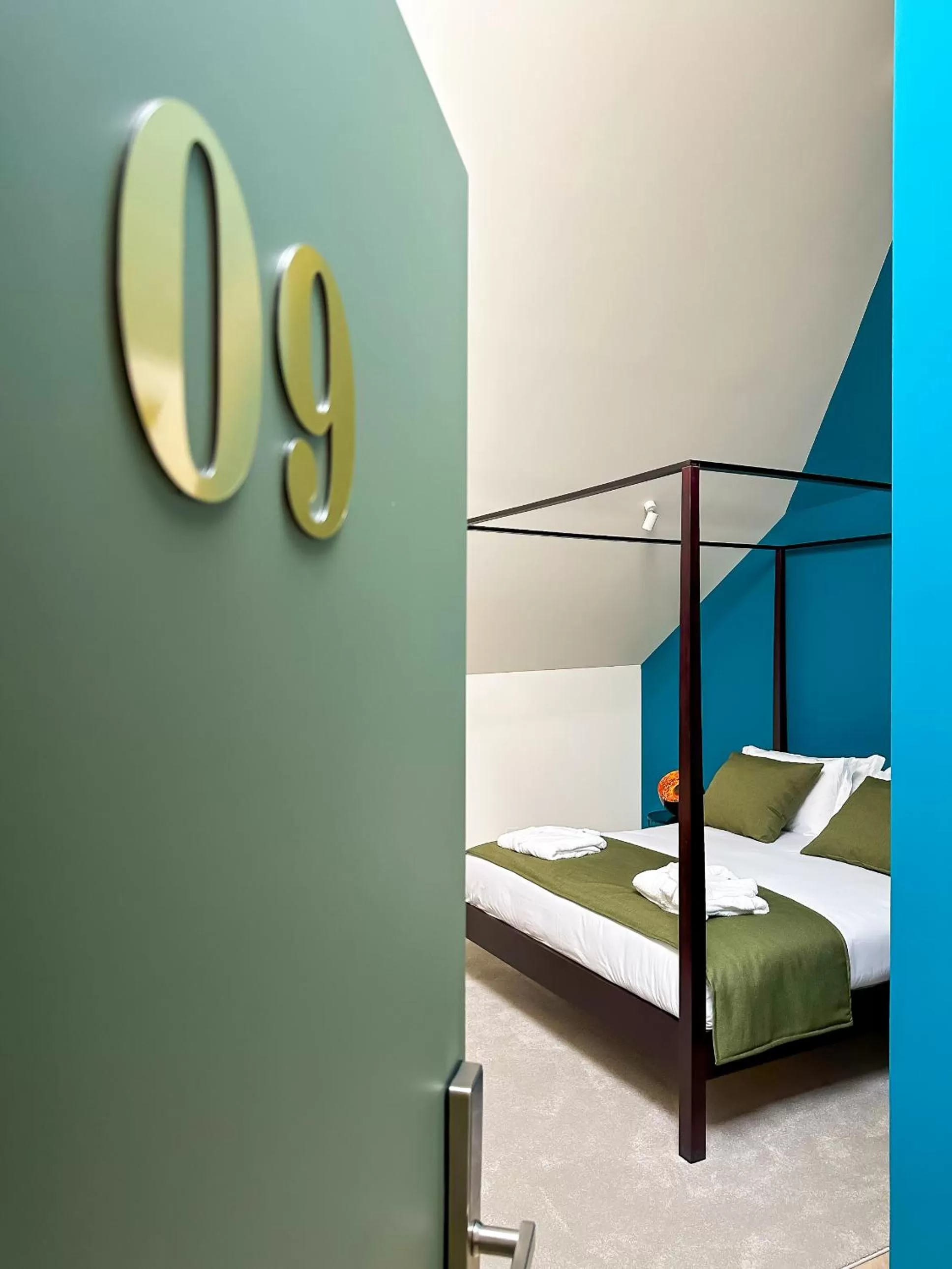 Toilet, Bed in Guest House Jacarandá Faro