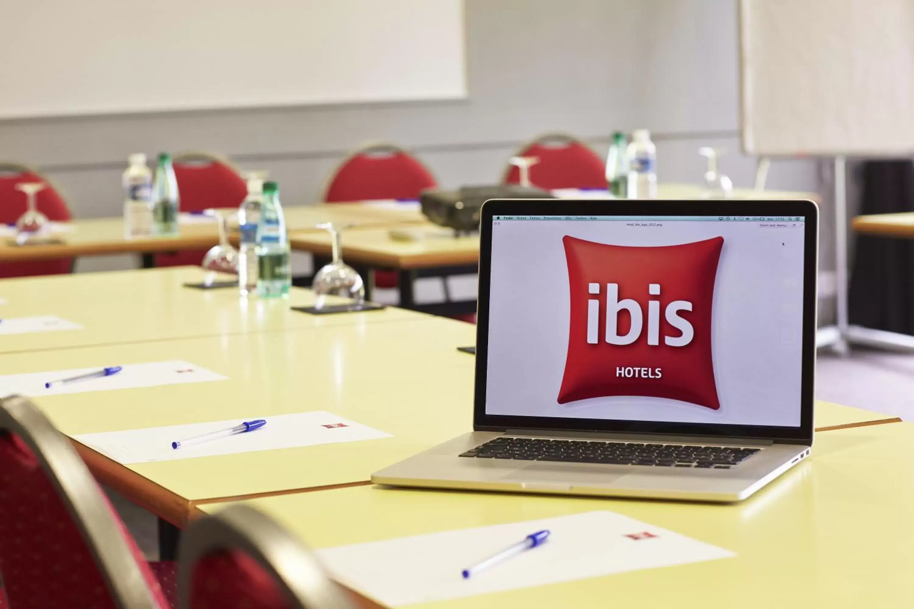 Business facilities in Ibis Auray