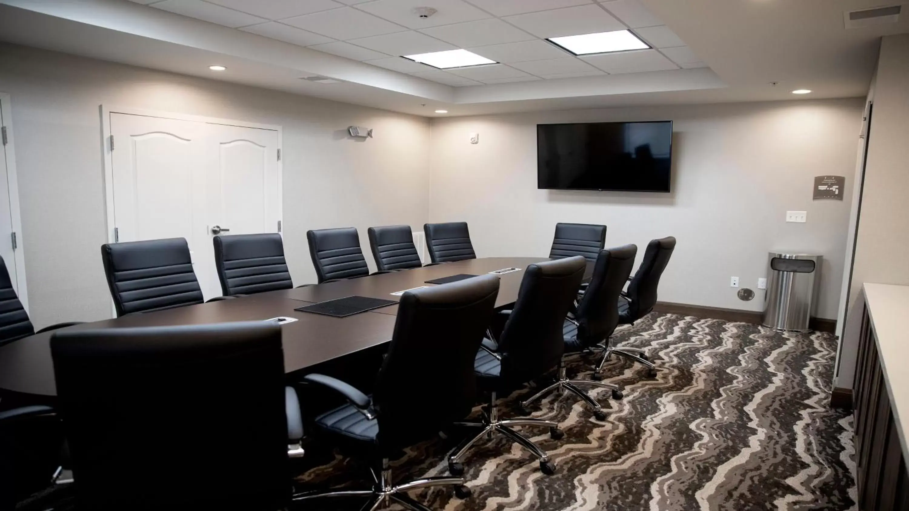 Meeting/conference room in Staybridge Suites Auburn Hills, an IHG Hotel