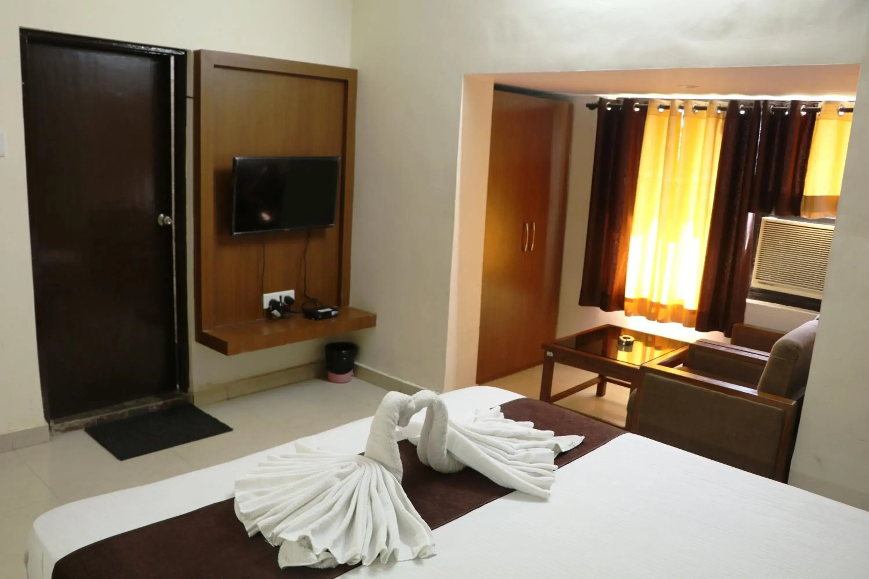 Photo of the whole room, Bed in Hotel Vaishnavi