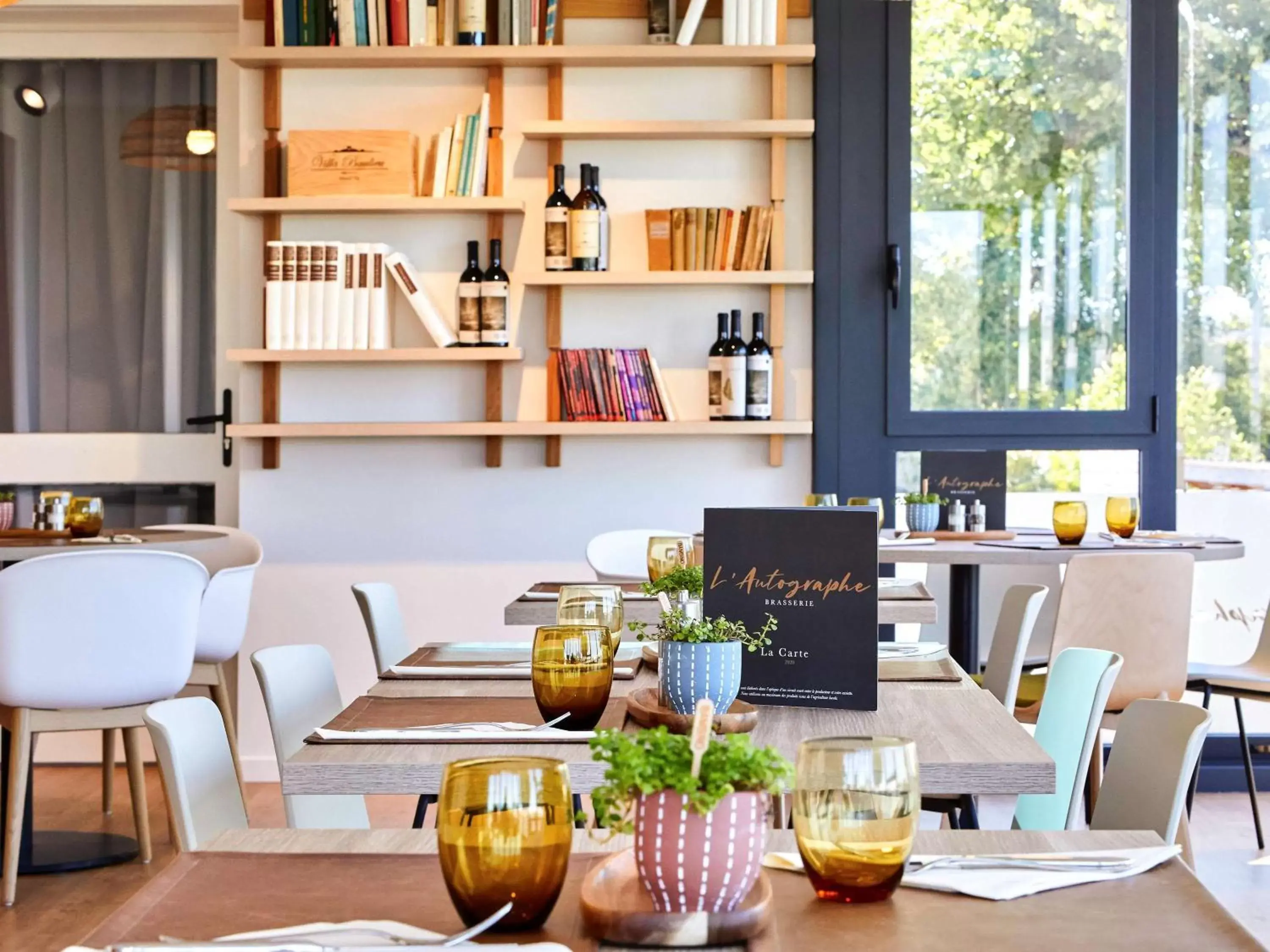Restaurant/places to eat in ibis La Roche Sur Yon Vendespace