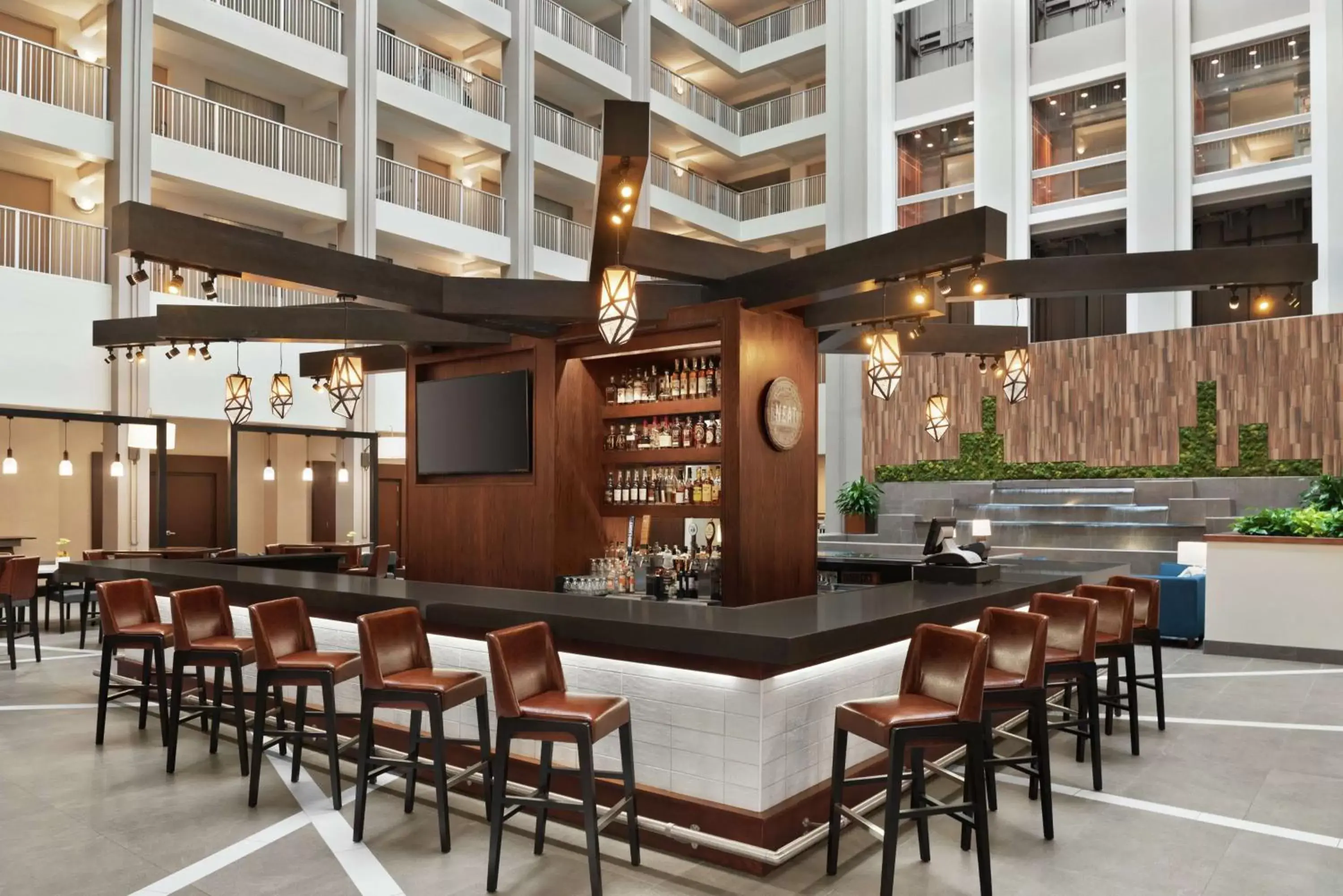 Lobby or reception, Lounge/Bar in Embassy Suites Cincinnati - RiverCenter