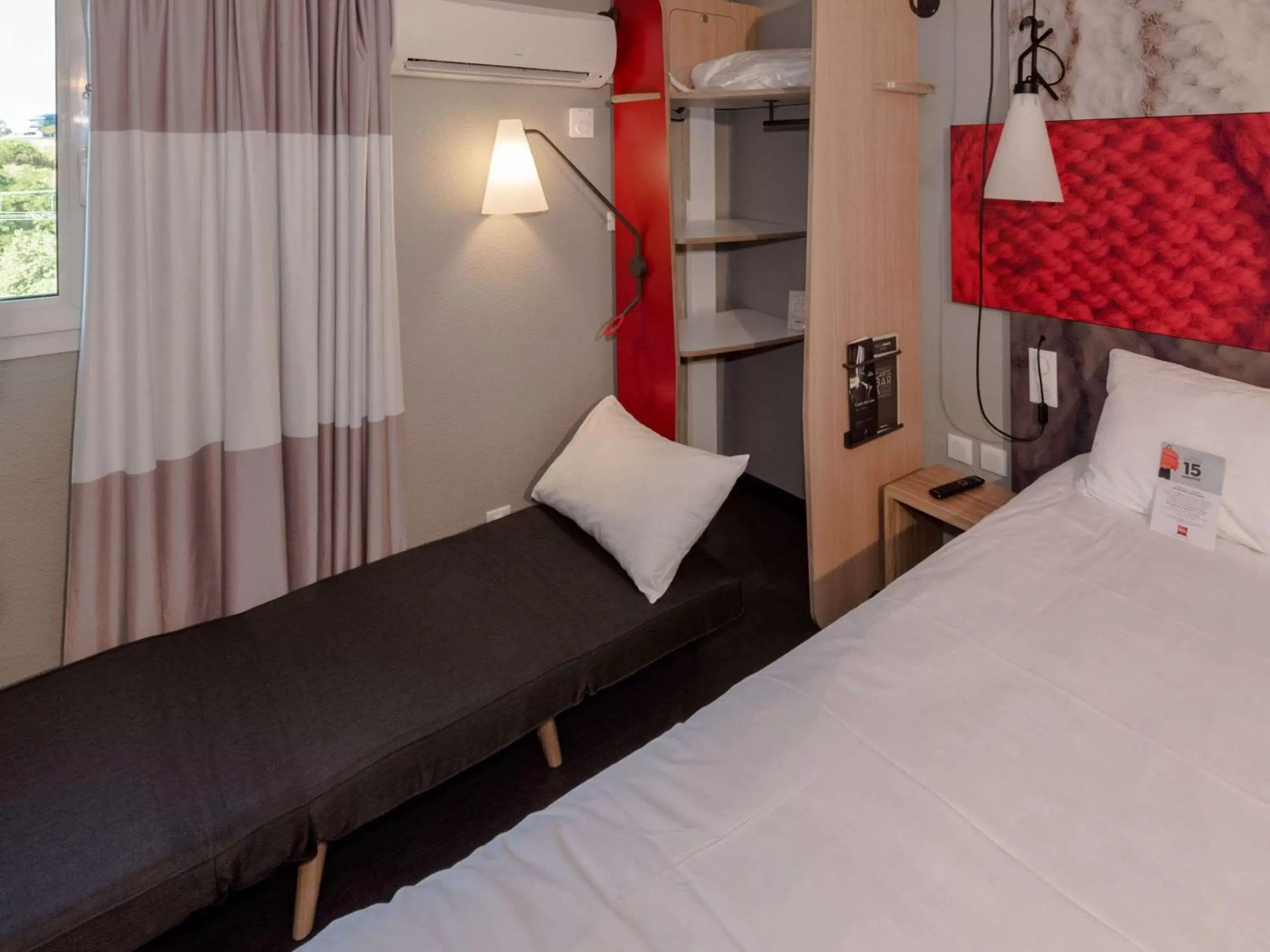 Photo of the whole room, Bed in IBIS Lyon Sud Chasse Sur Rhône