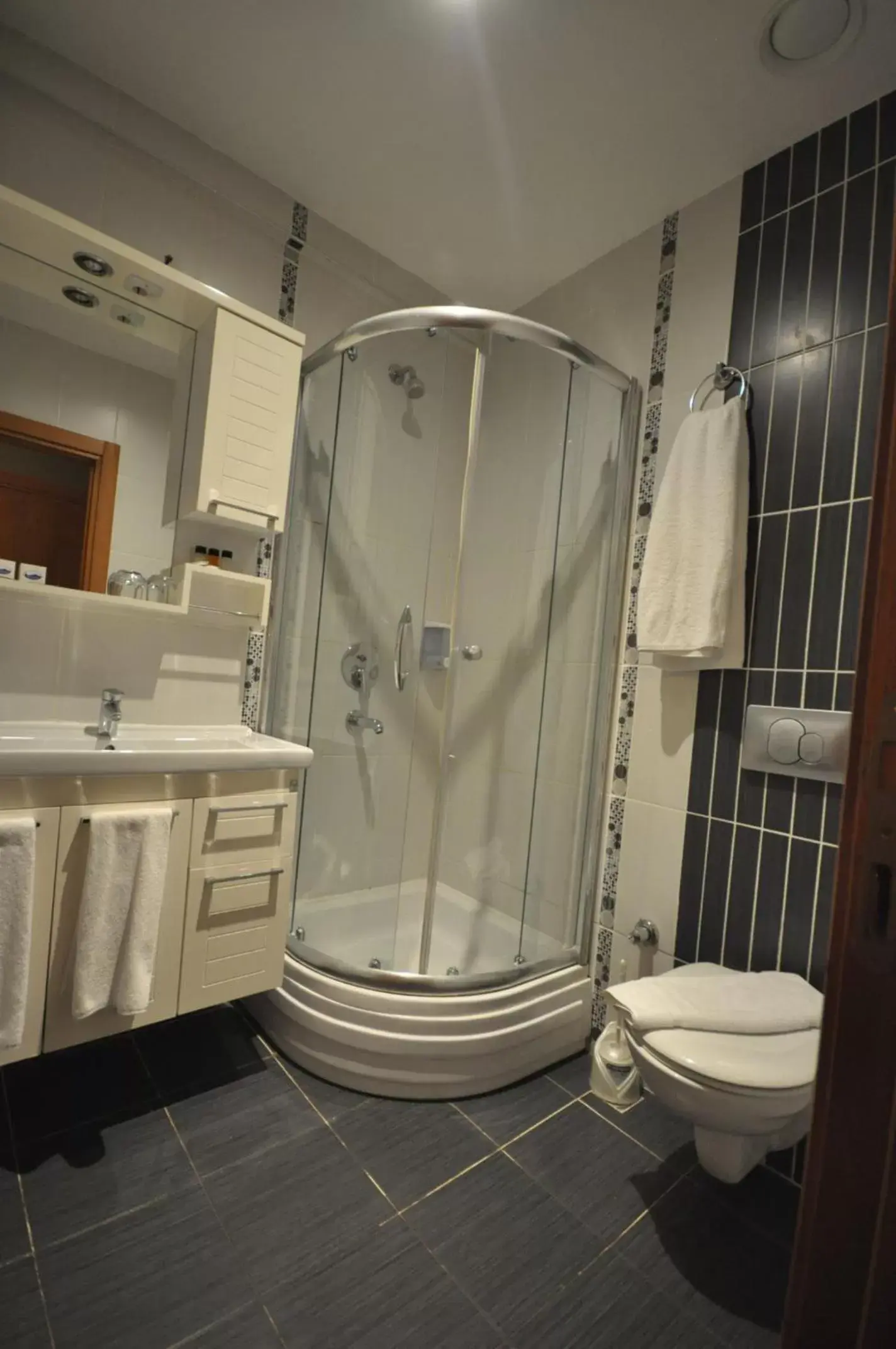Bathroom in Retropera Hotel