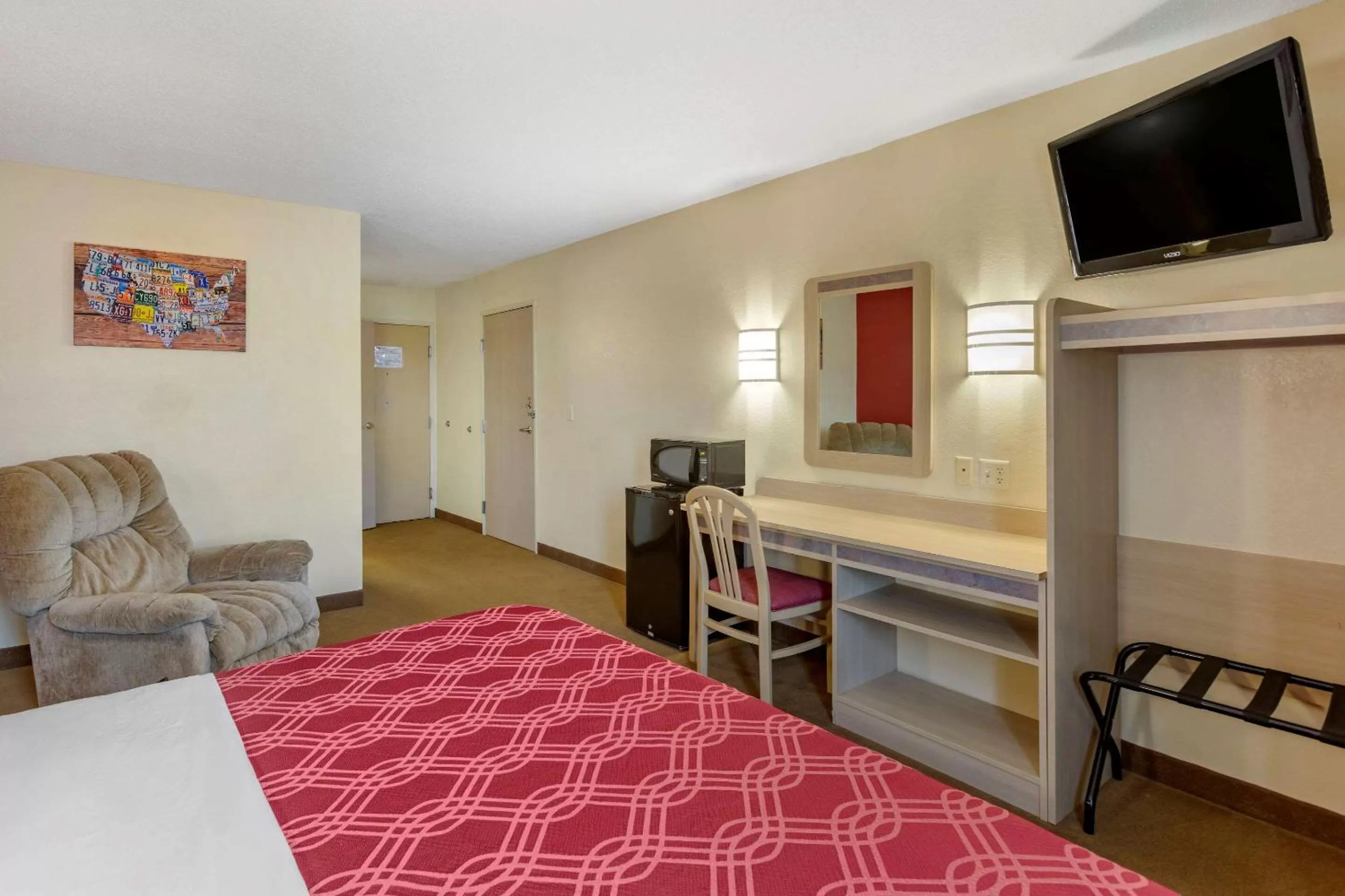 Photo of the whole room, Bed in Econo Lodge Belle Fourche