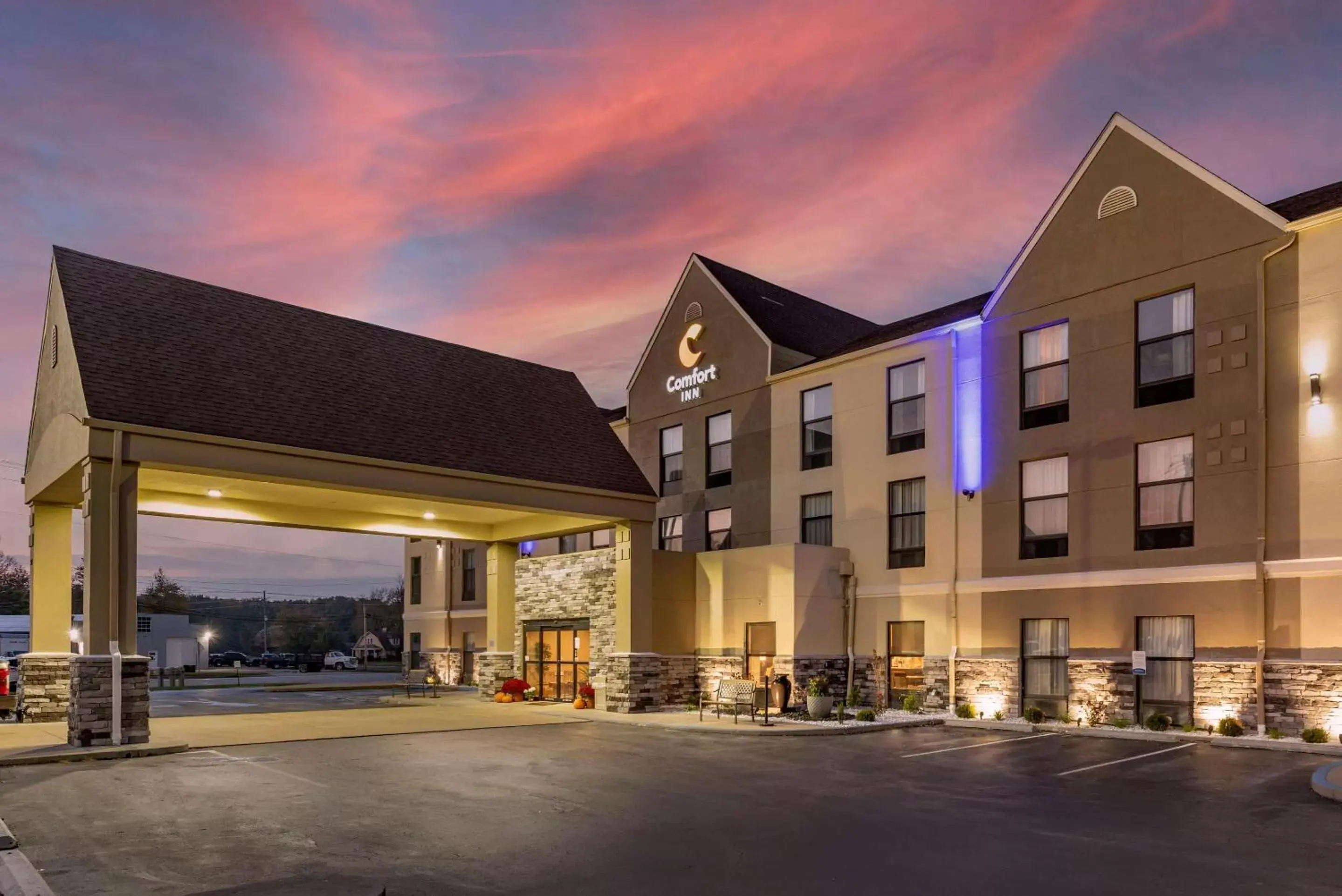 Property Building in Comfort Inn Madison