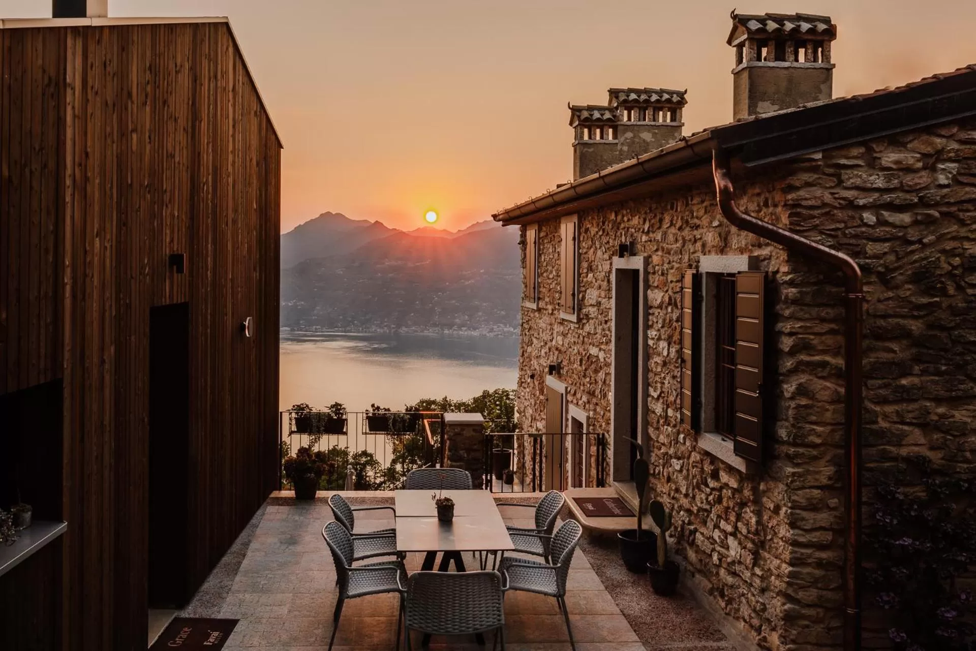 Property building, Sunrise/Sunset in FAVAI HILLS your secret hideaway