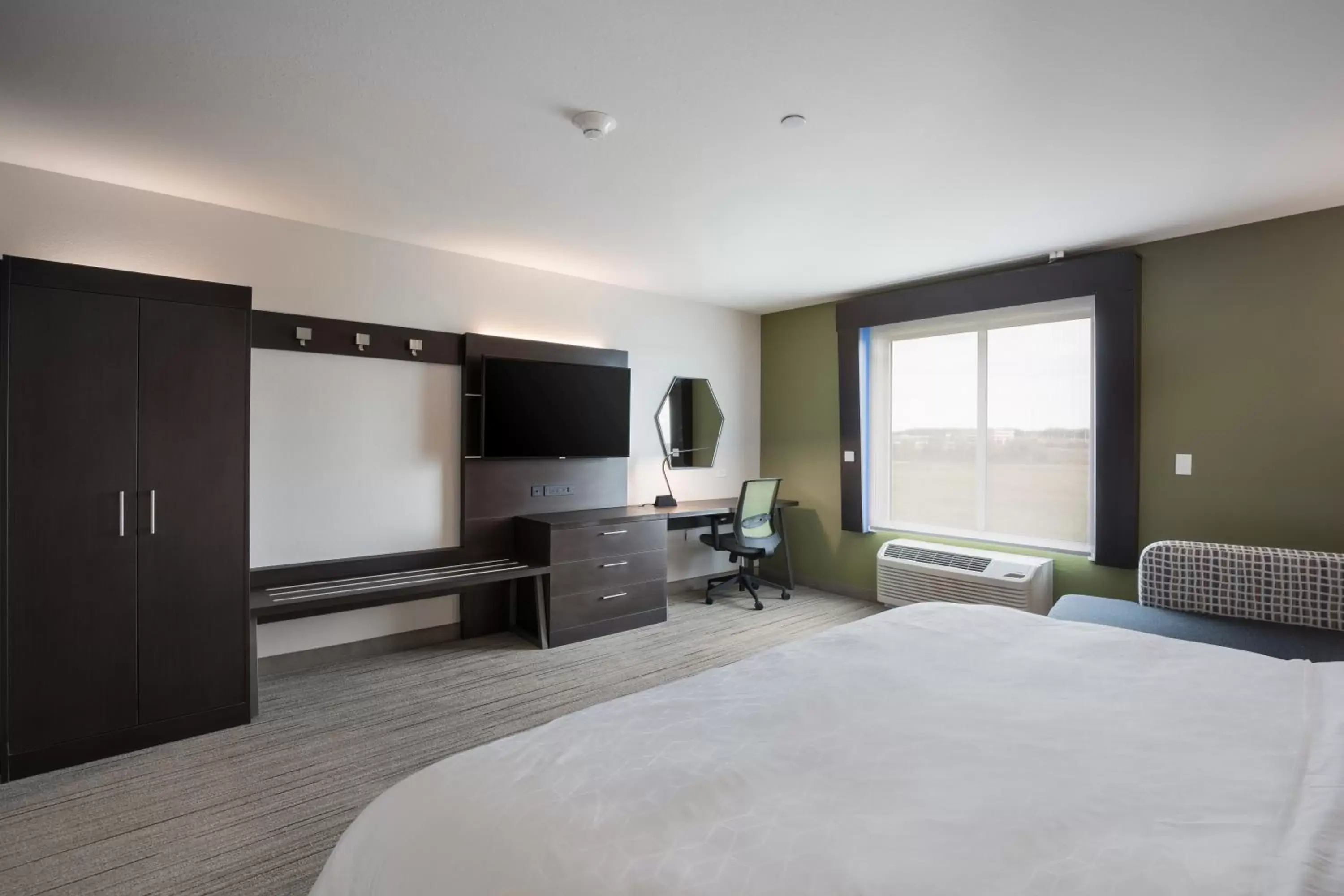 Photo of the whole room, TV/Entertainment Center in Holiday Inn Express & Suites Chicago - Hoffman Estates, an IHG Hotel