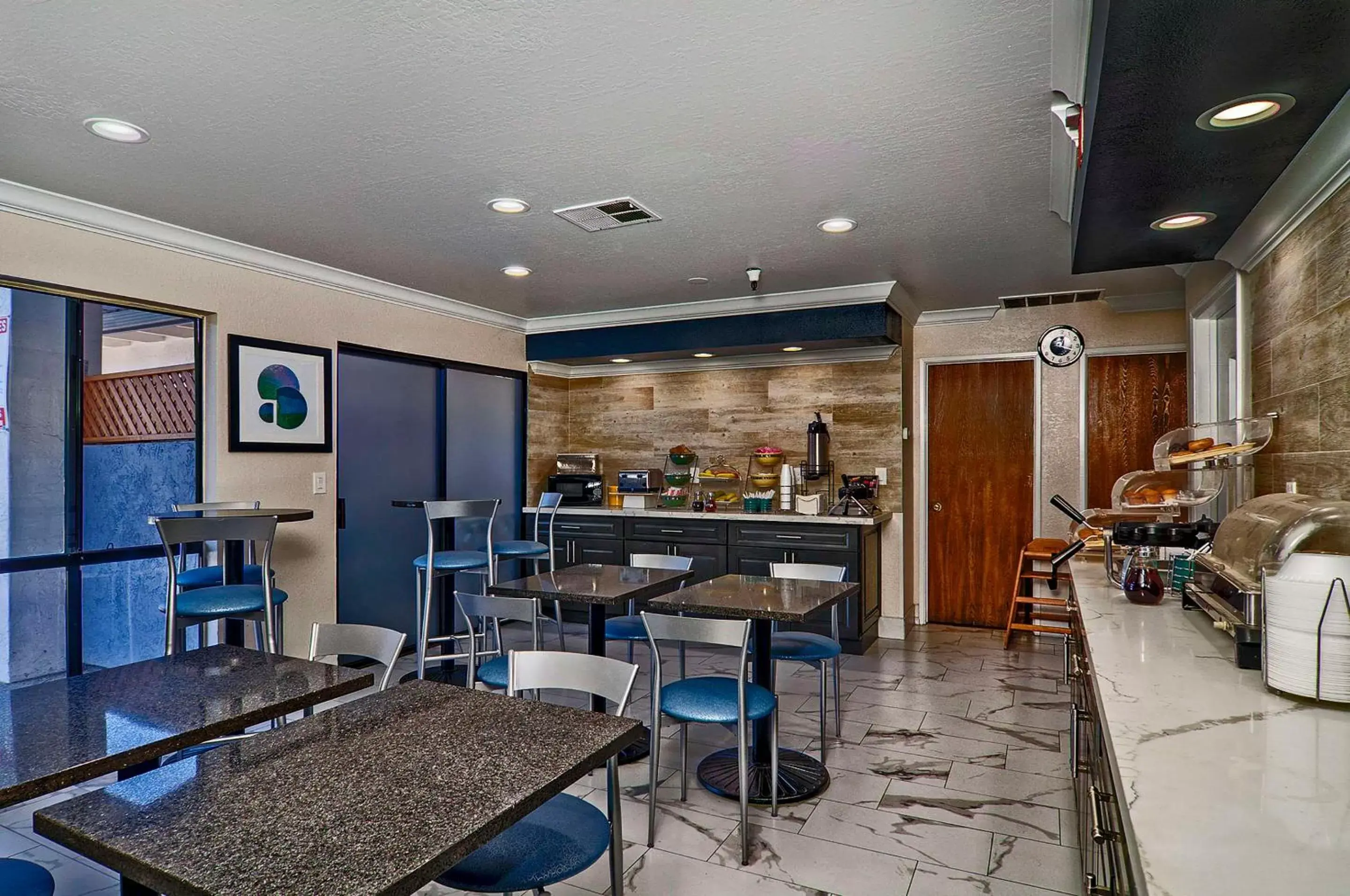 Breakfast, Restaurant/Places to Eat in Quality Inn & Suites South San Jose - Morgan Hill