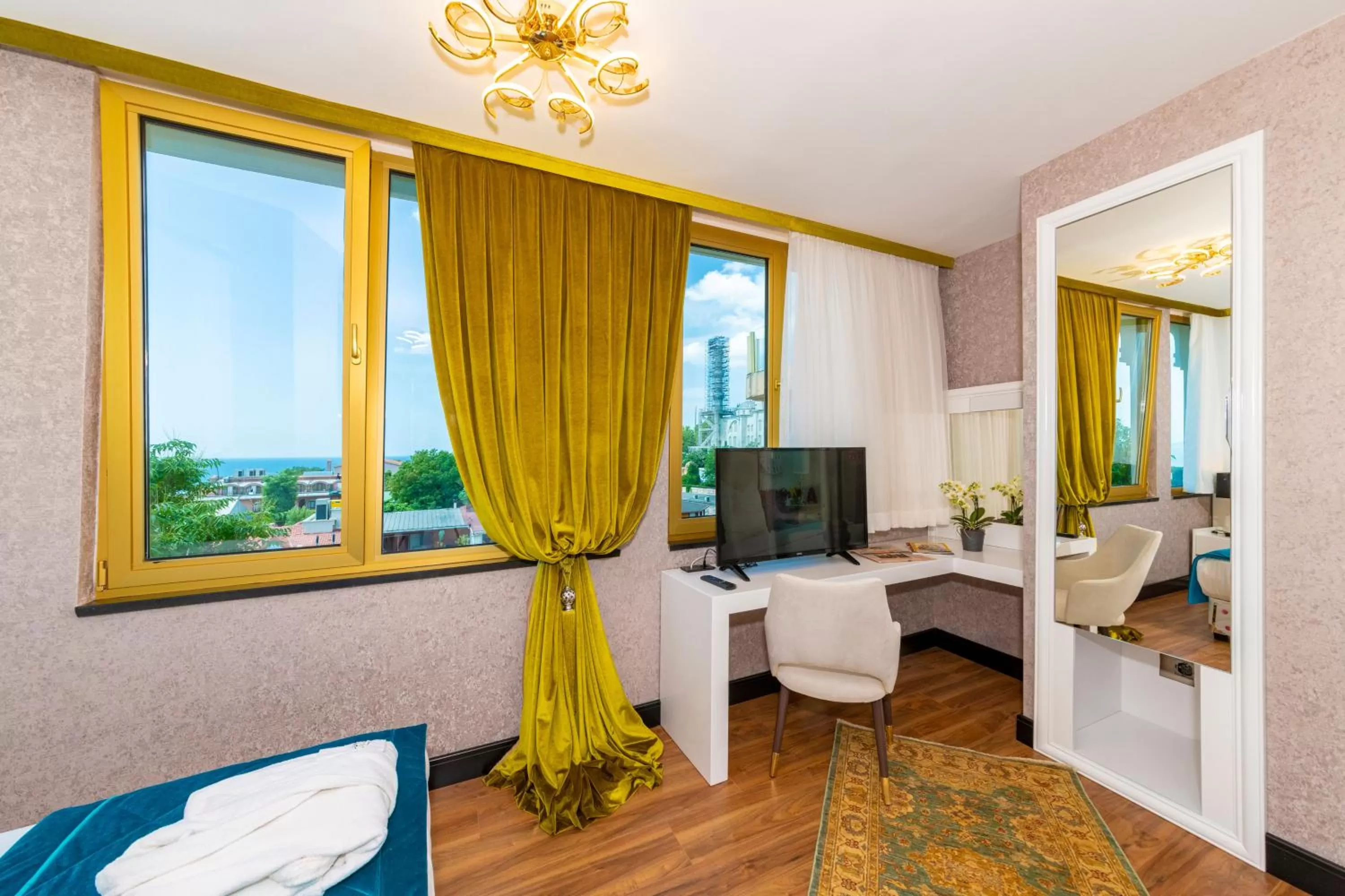 TV and multimedia in Eastanbul Suites
