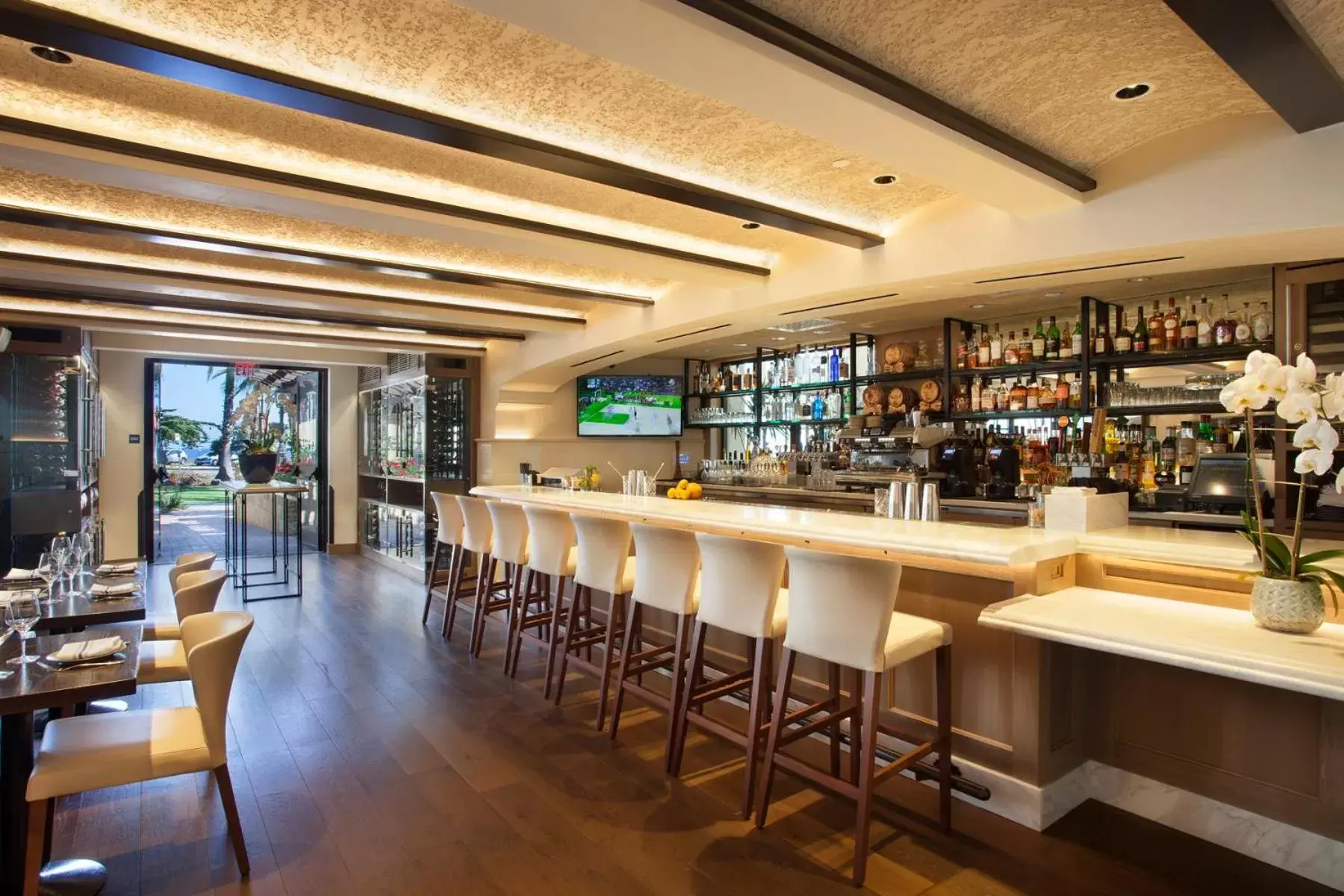 Restaurant/places to eat, Lounge/Bar in Santa Barbara Inn
