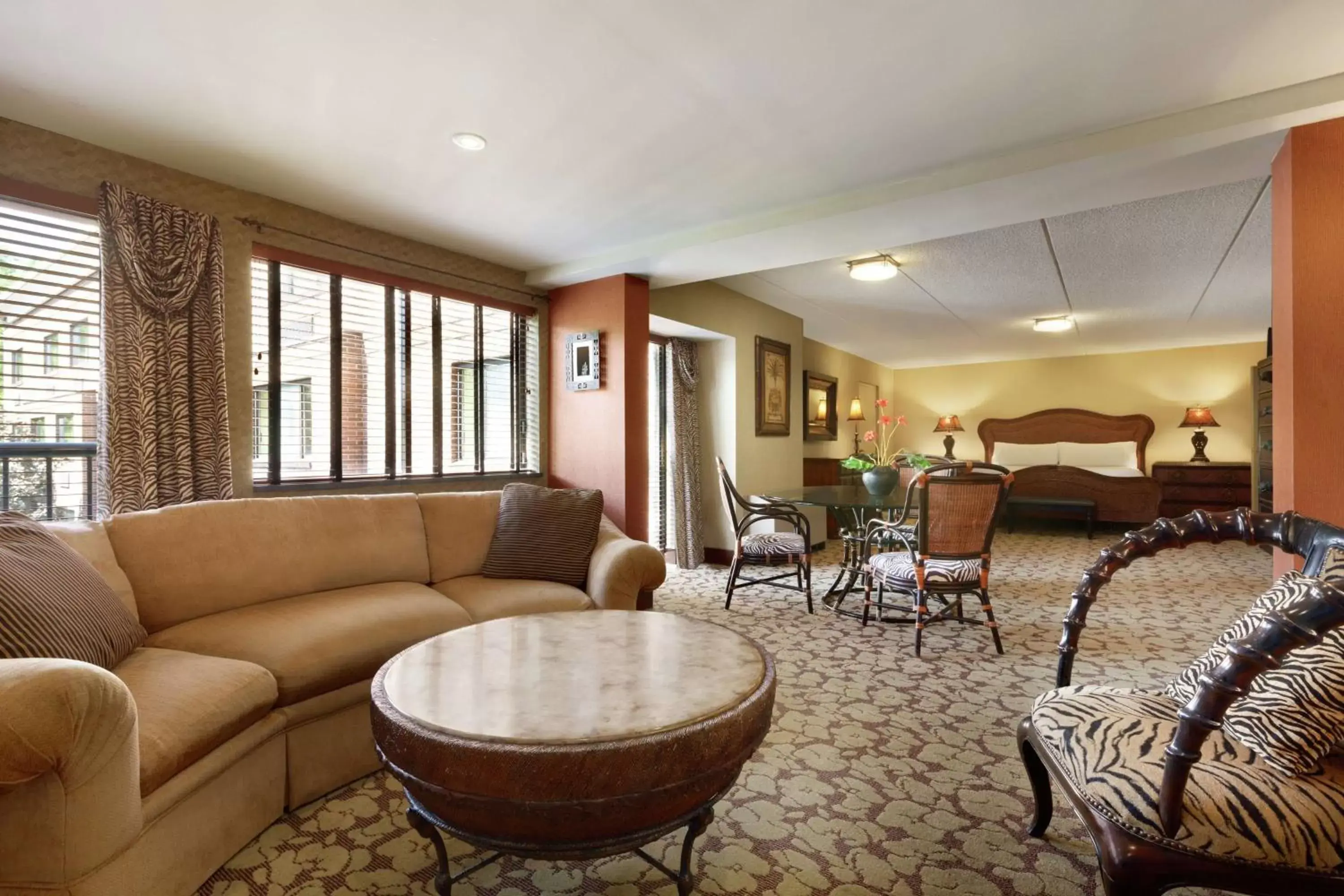 Living room, Seating Area in Hilton Garden Inn Rochester/Pittsford