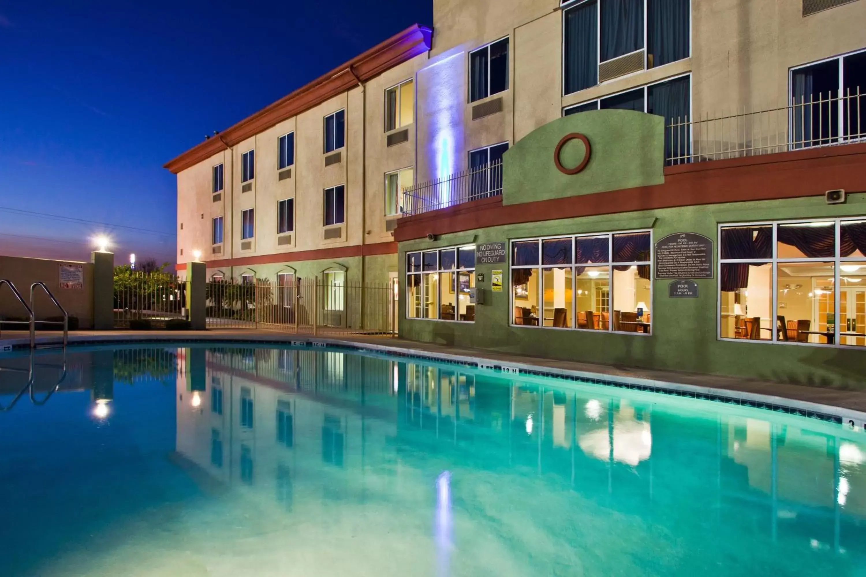 Swimming pool, Property Building in Holiday Inn Express Hotel & Suites Live Oak, an IHG Hotel