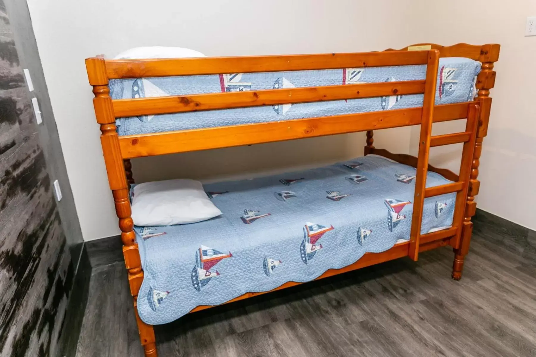 Bunk Bed in Anaheim Discovery Inn and Suites