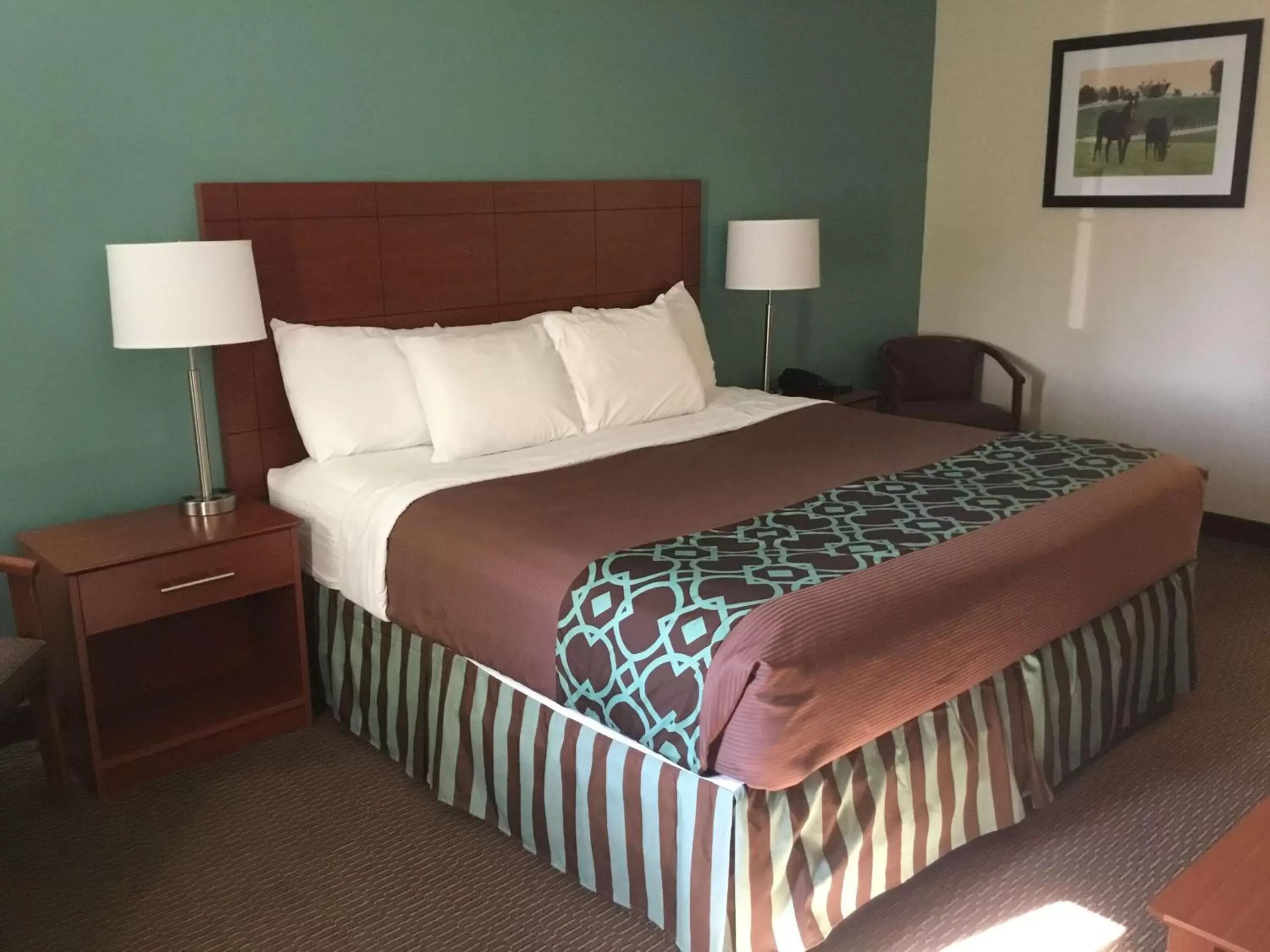 Photo of the whole room, Bed in SureStay Hotel by Best Western Bowling Green North