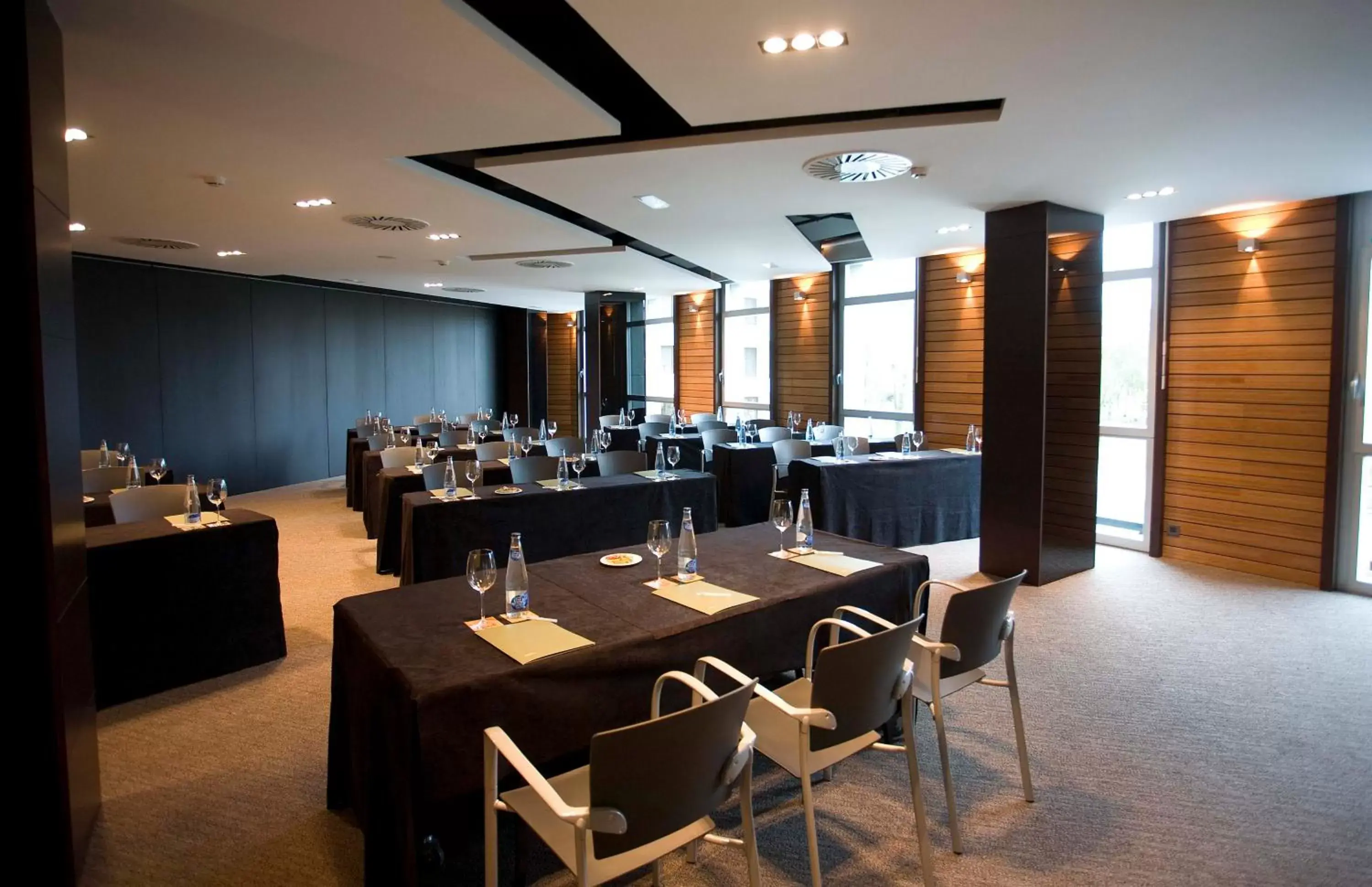 Business facilities, Restaurant/Places to Eat in Silken Gran Teatro