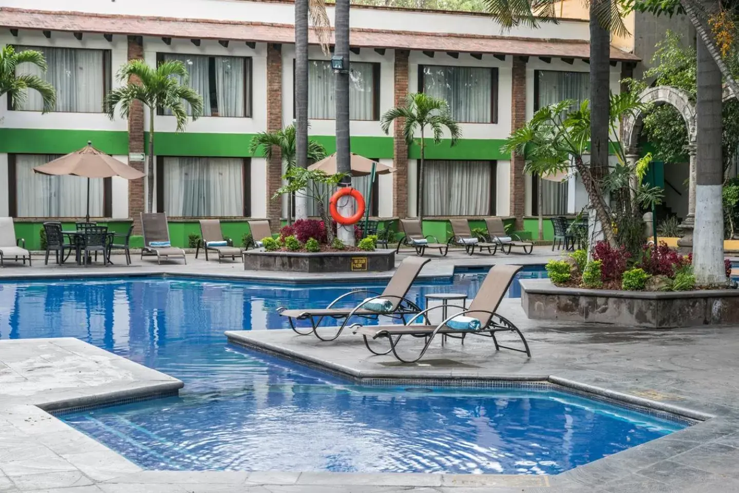 Swimming Pool in Holiday Inn Guadalajara Expo Plaza del Sol, an IHG Hotel