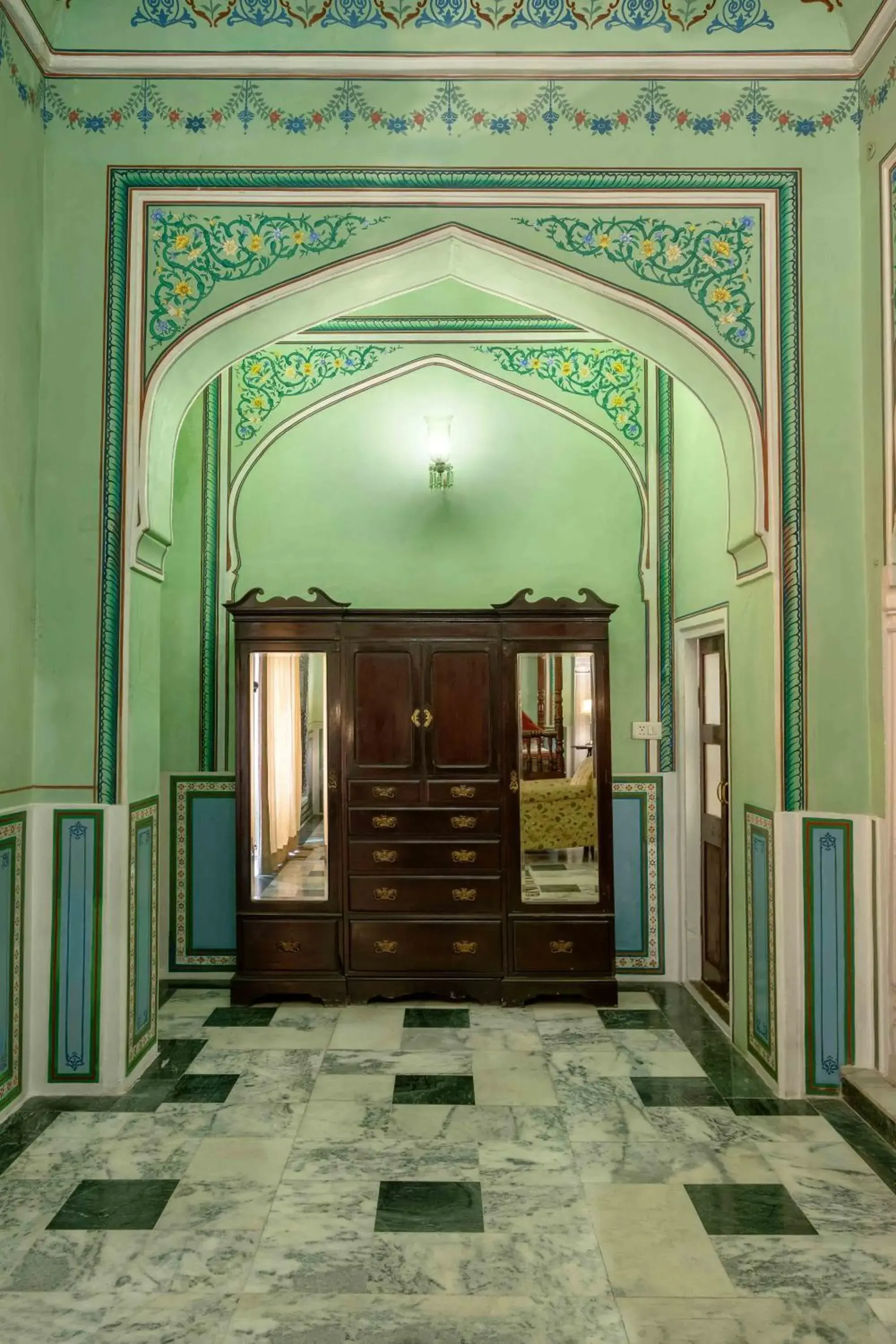 wardrobe in Hotel Narain Niwas Palace