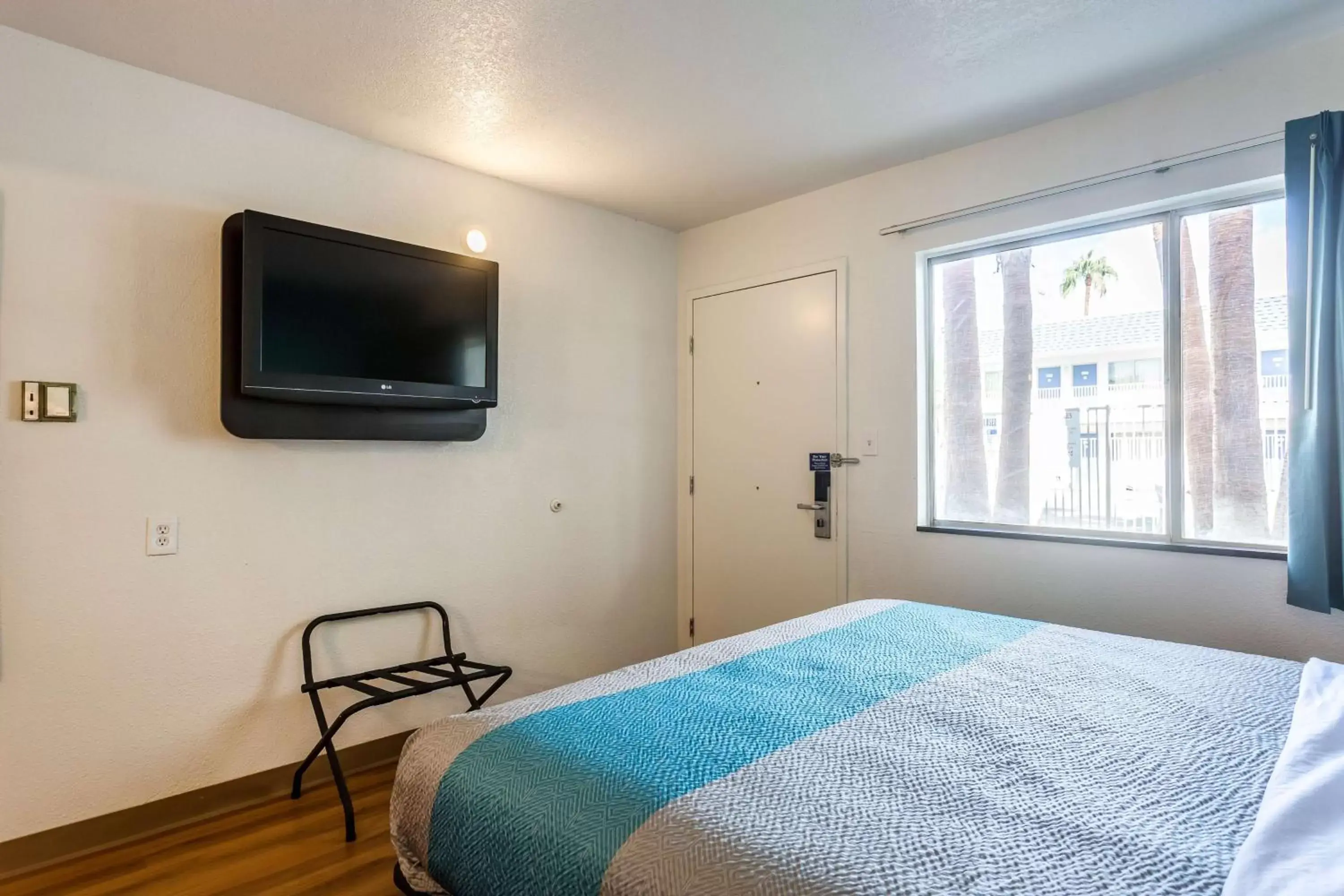 King Room - Smoking in Motel 6-Blythe, CA King Room - Smoking in Motel 6-Blythe, CA