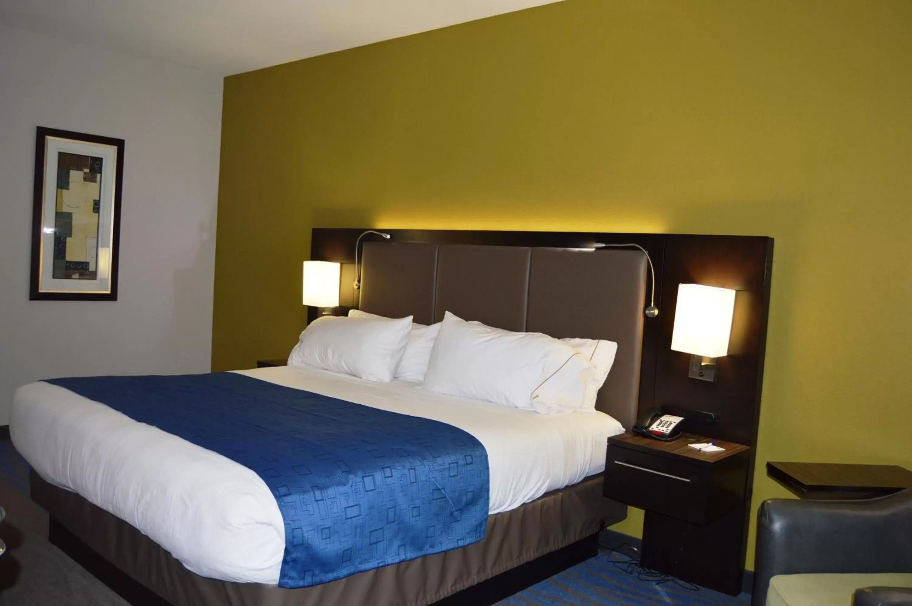 Bed in Holiday Inn Express El Reno, an IHG Hotel