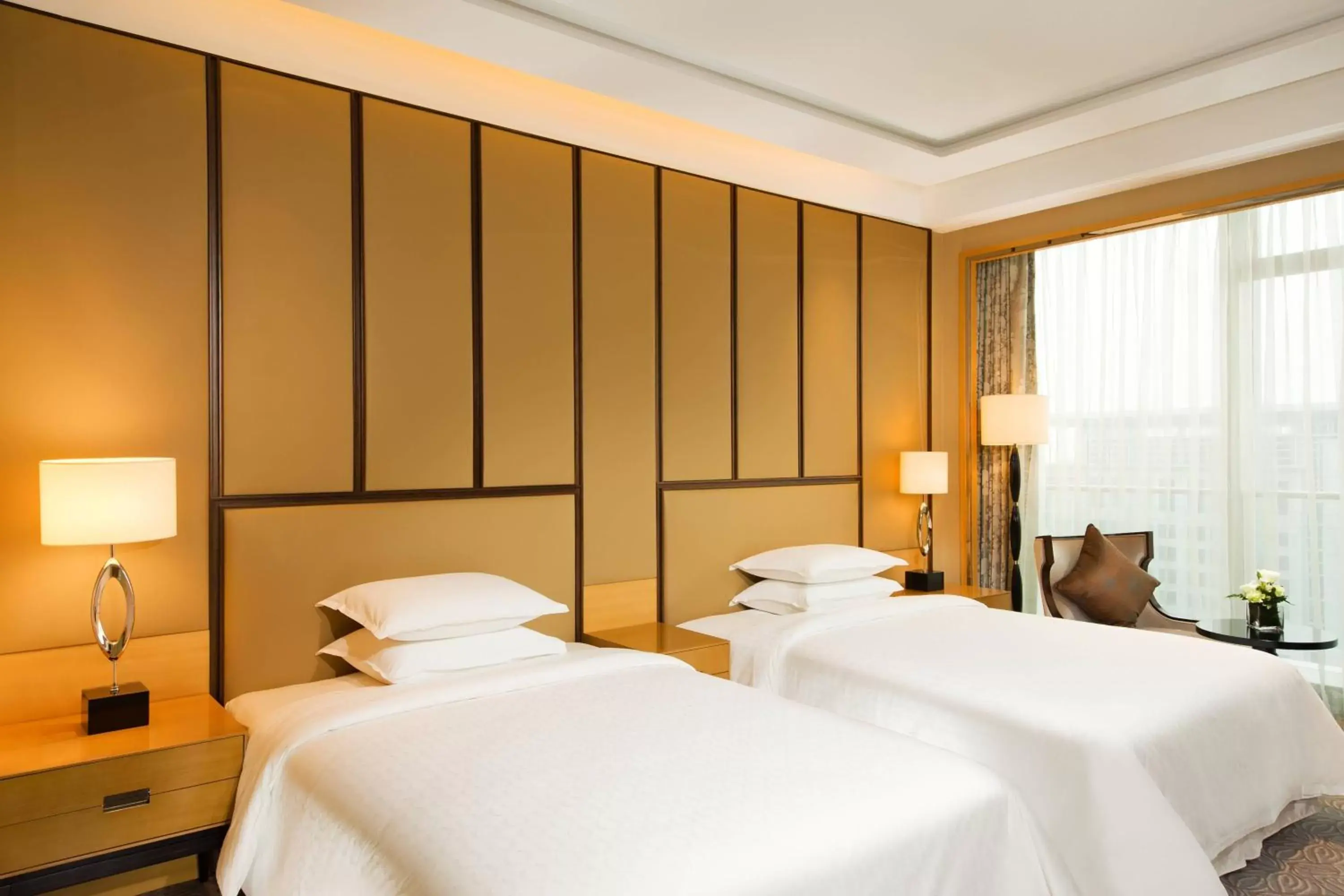 Photo of the whole room, Bed in Sheraton Qingdao Jiaozhou Hotel