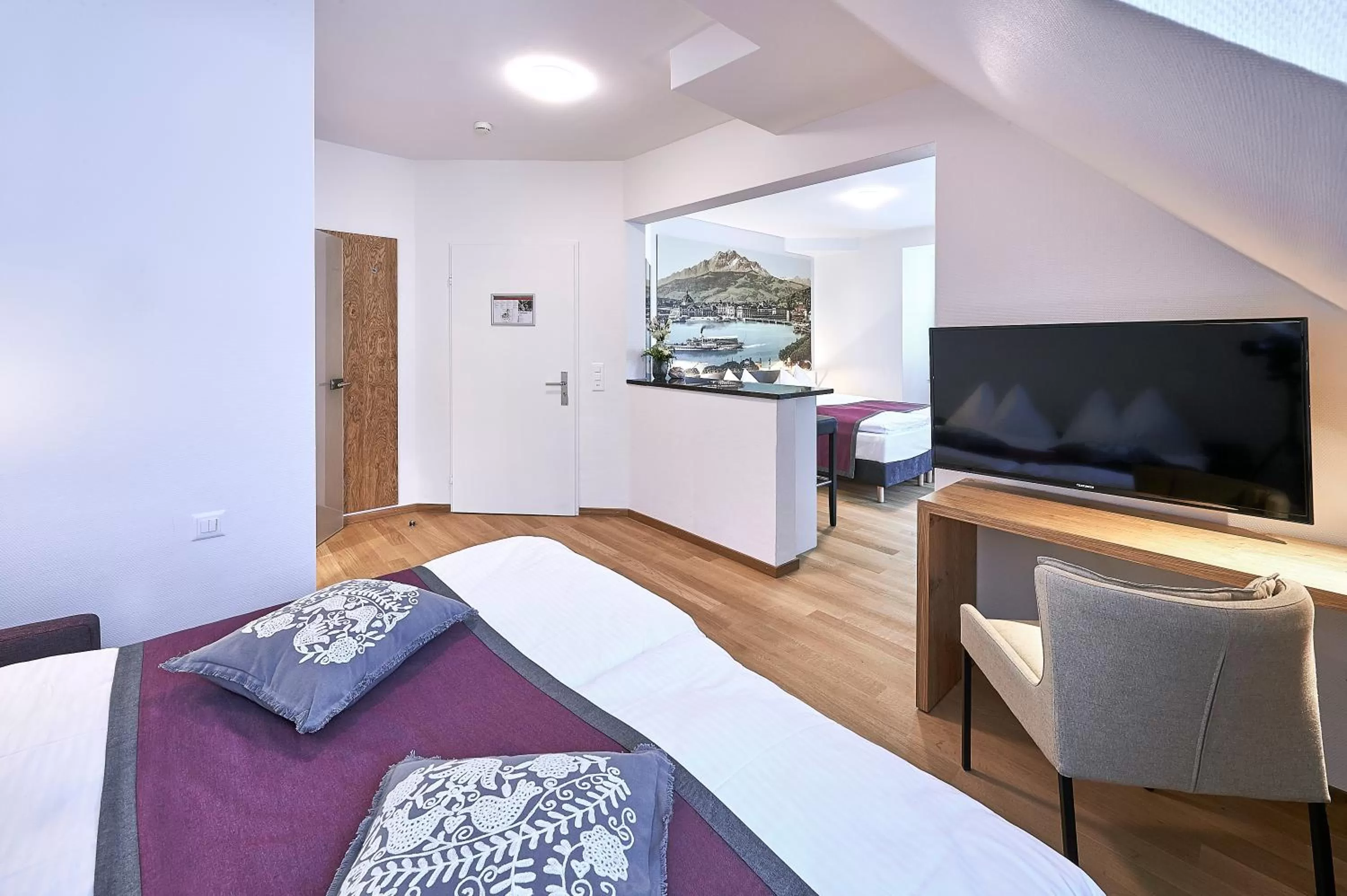 Photo of the whole room, Bed in Hotel Central Luzern