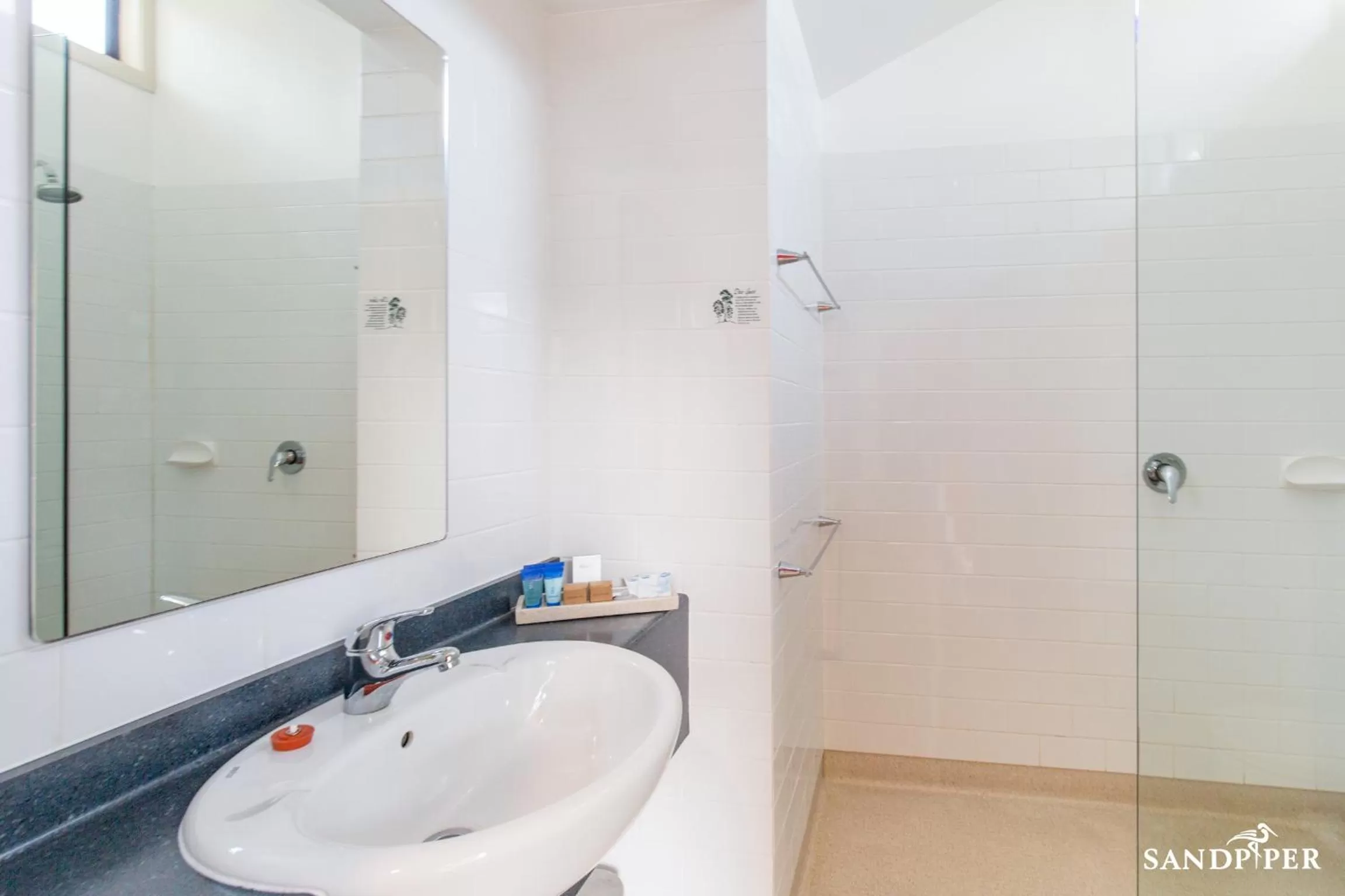 Bathroom in Sandpiper Motel Apollo Bay