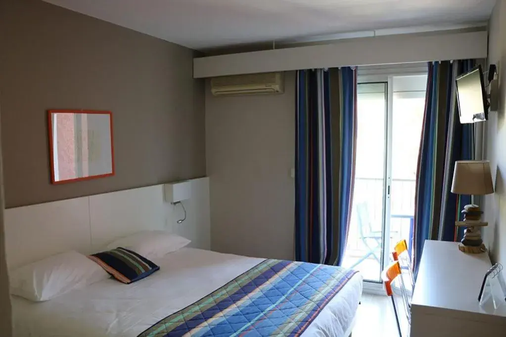 Bed in Hotel Méditerranée
