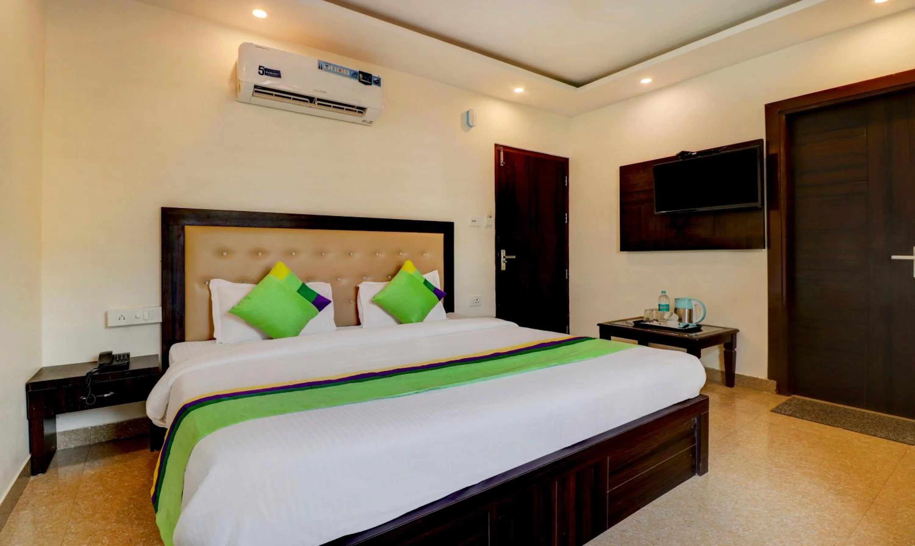 Bedroom, Bed in Itsy Hotels NV, Tapovan