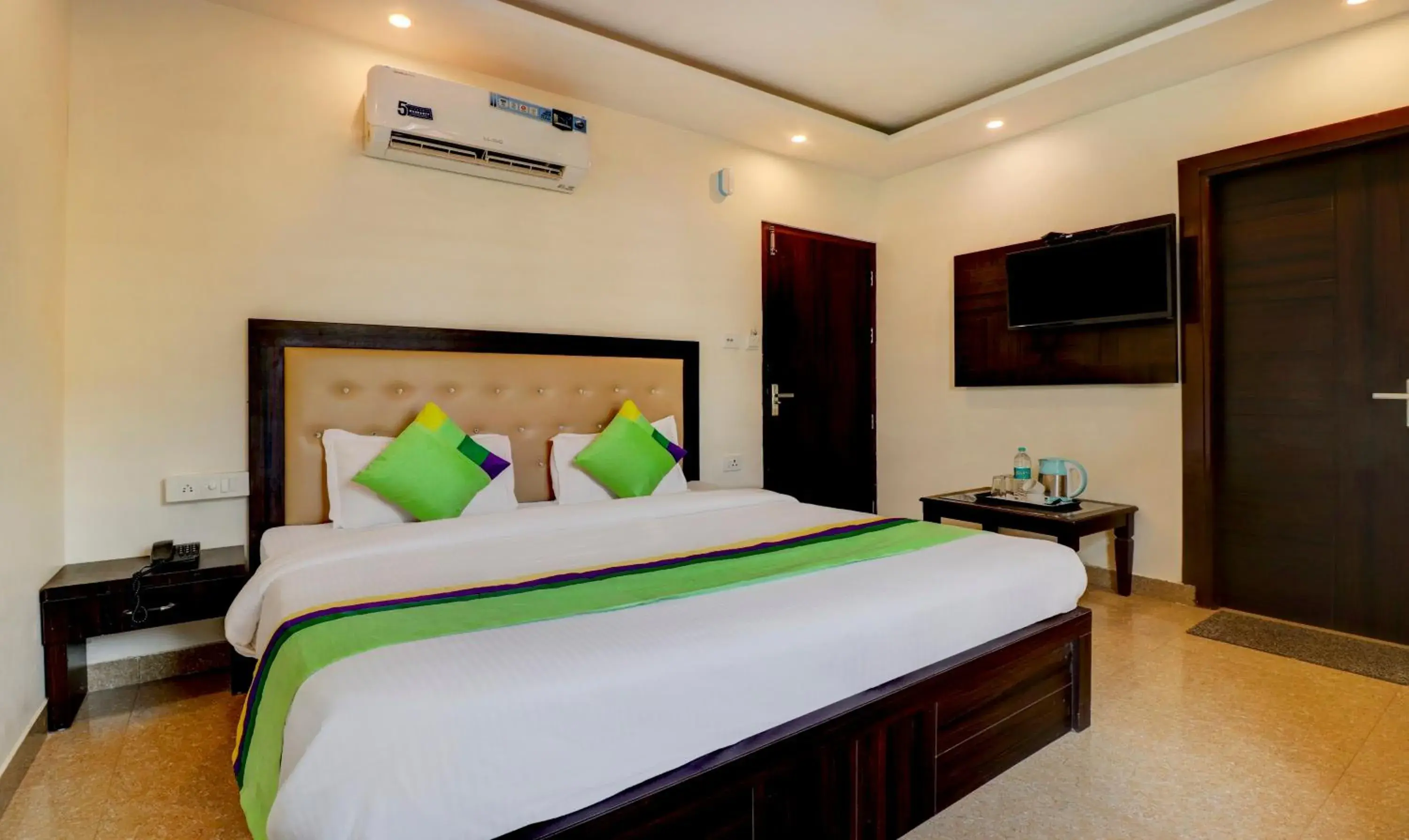 Bedroom, Bed in Itsy Hotels NV, Tapovan Bedroom, Bed in Itsy Hotels NV, Tapovan