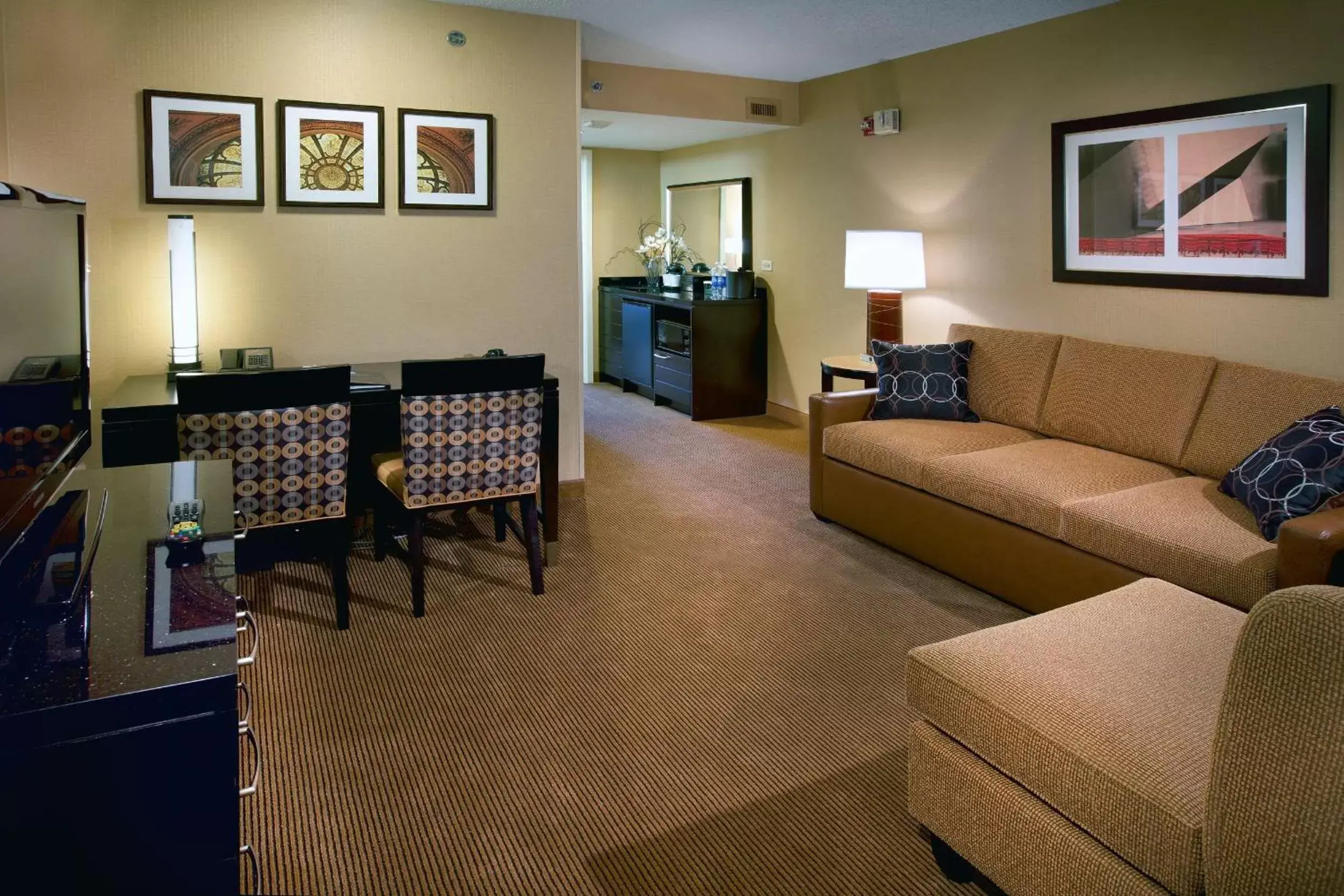 Photo of the whole room, Seating Area in Embassy Suites Chicago - Downtown River North