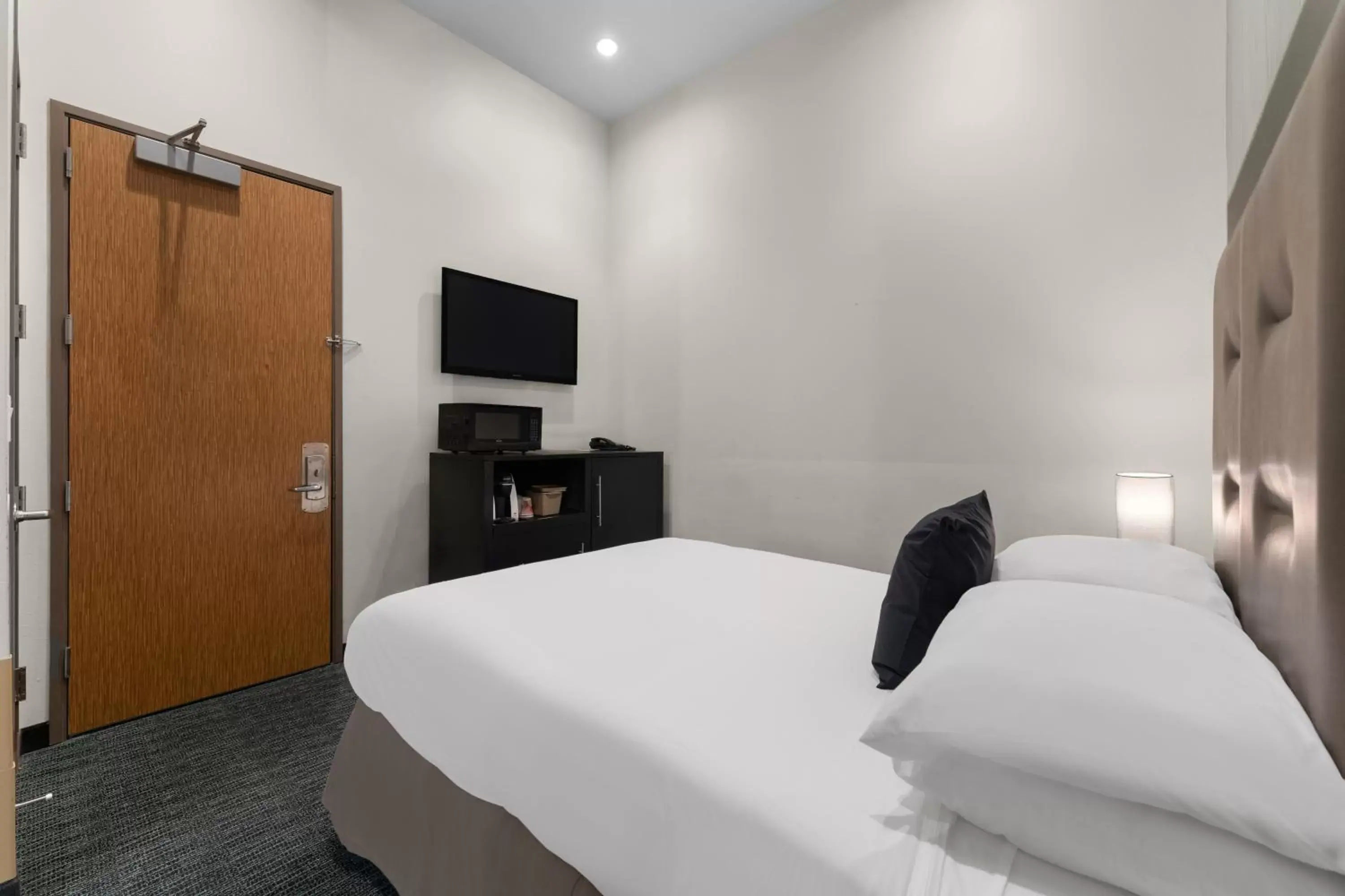 Bed in Red Lion Inn & Suites Philadelphia