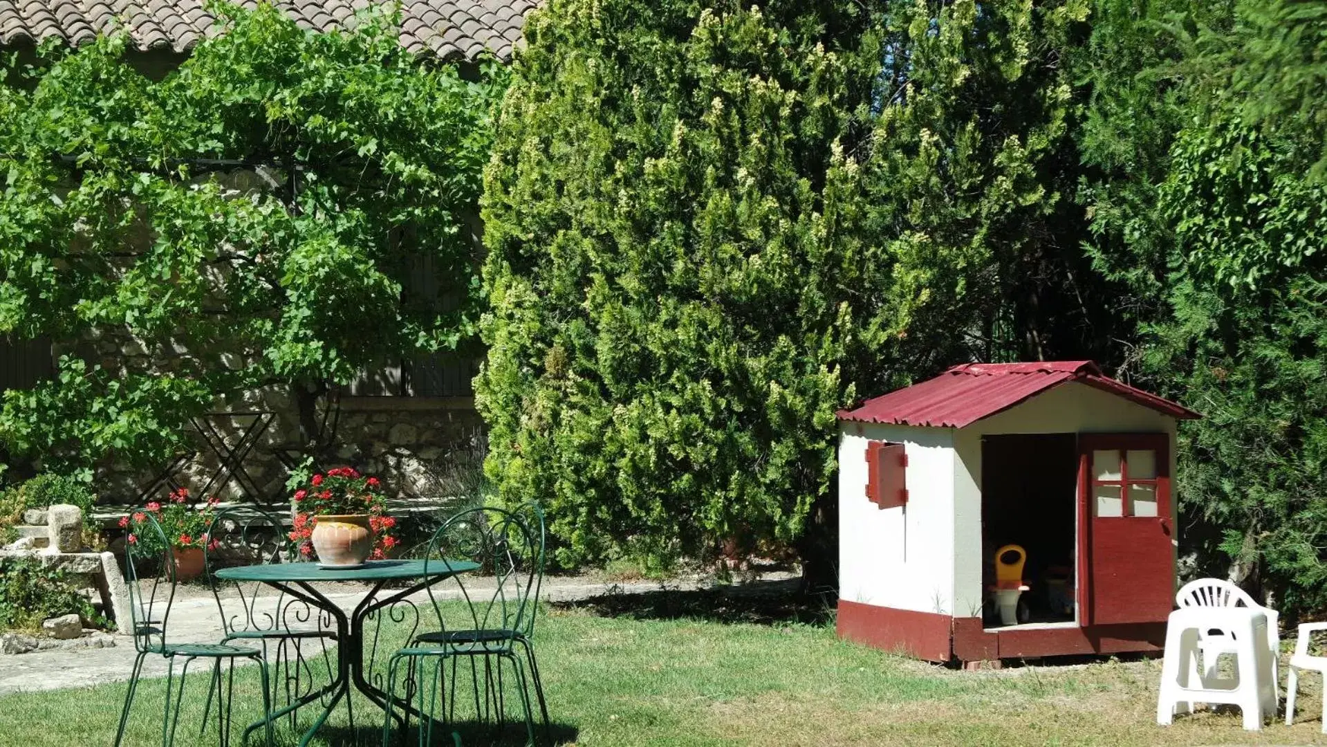 Mas Grimaud - Gîte- Studio et chambres d'hôtes familiales