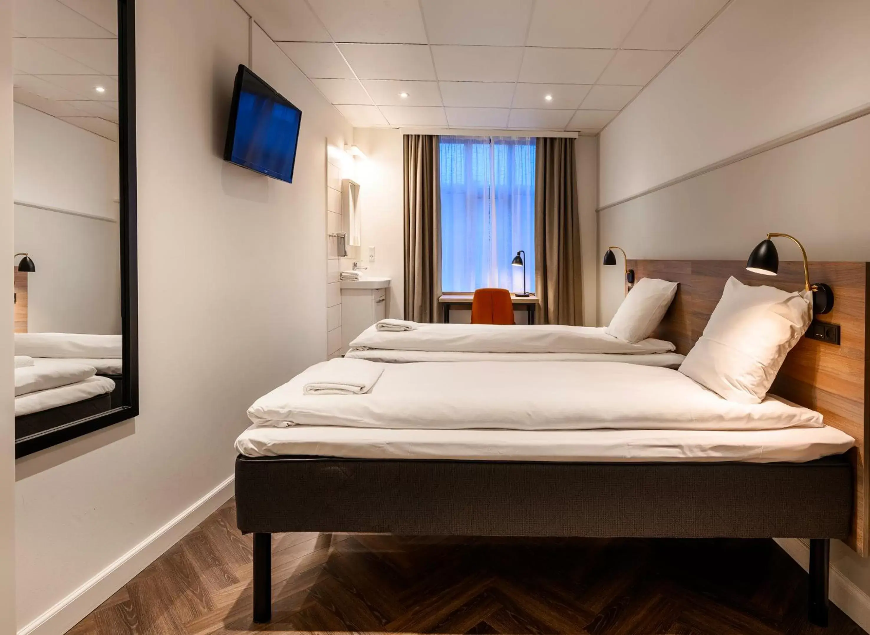 Photo of the whole room, Bed in Go Hotel Saga Photo of the whole room, Bed in Go Hotel Saga