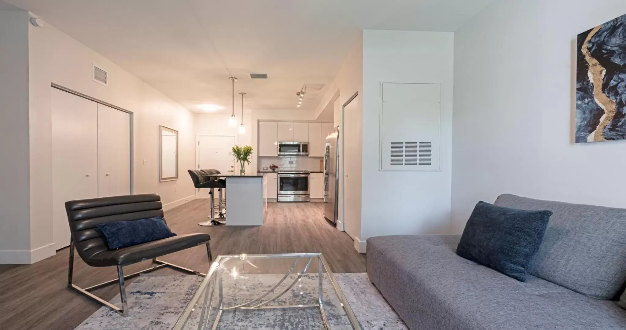 Living room, Seating Area in Westshore Apartments by Barsala