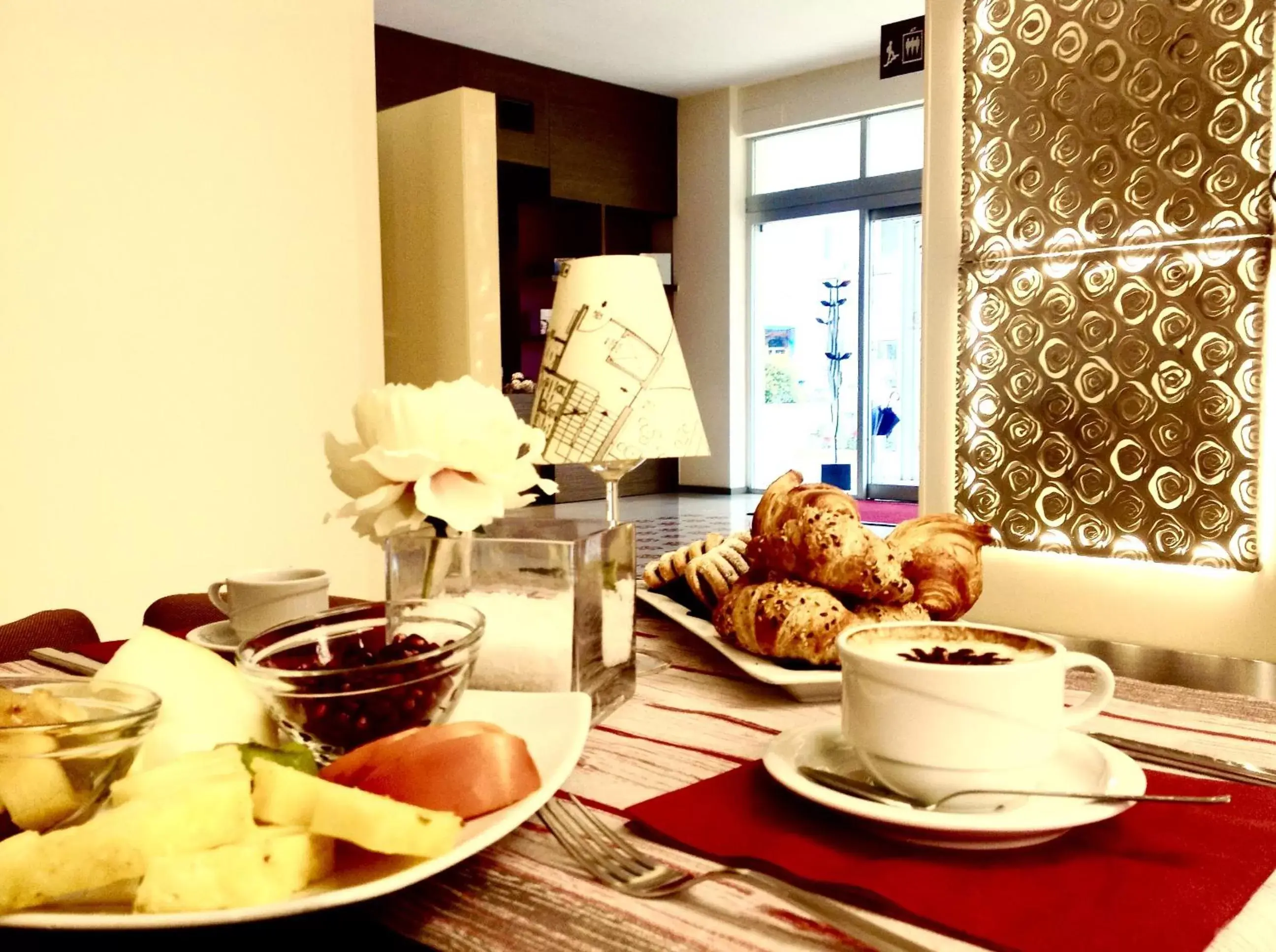 Food and drinks in Eos Hotel Food and drinks in Eos Hotel